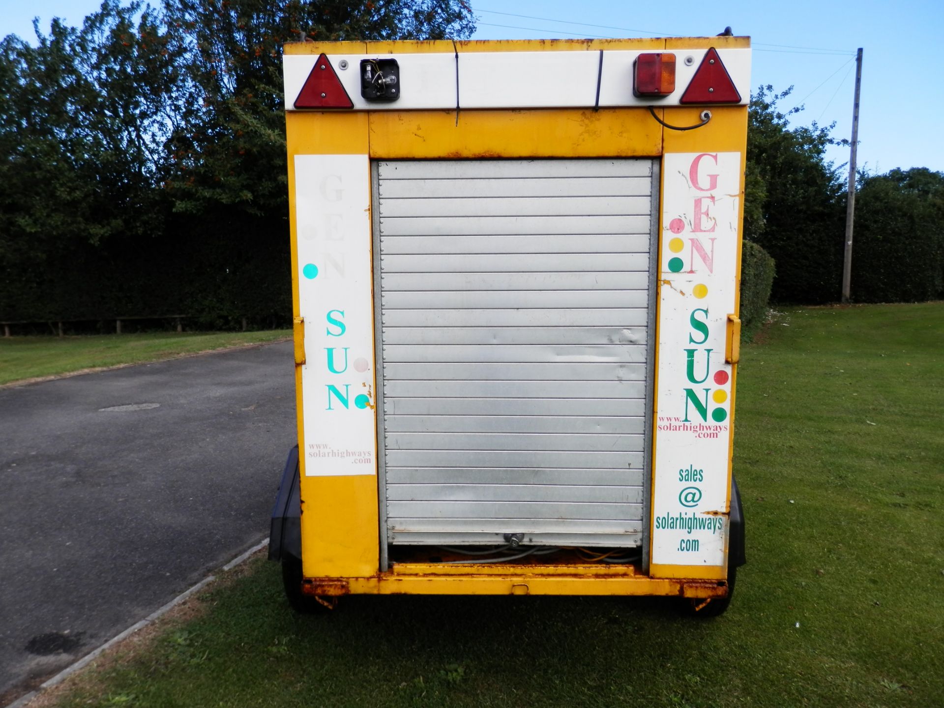 WORKING 2011 TAYLOR CONSTRUCTION SOLAR POWERED TEMPORARY TRAFFIC LIGHT TRAILER, COMPLETE. - Image 5 of 14