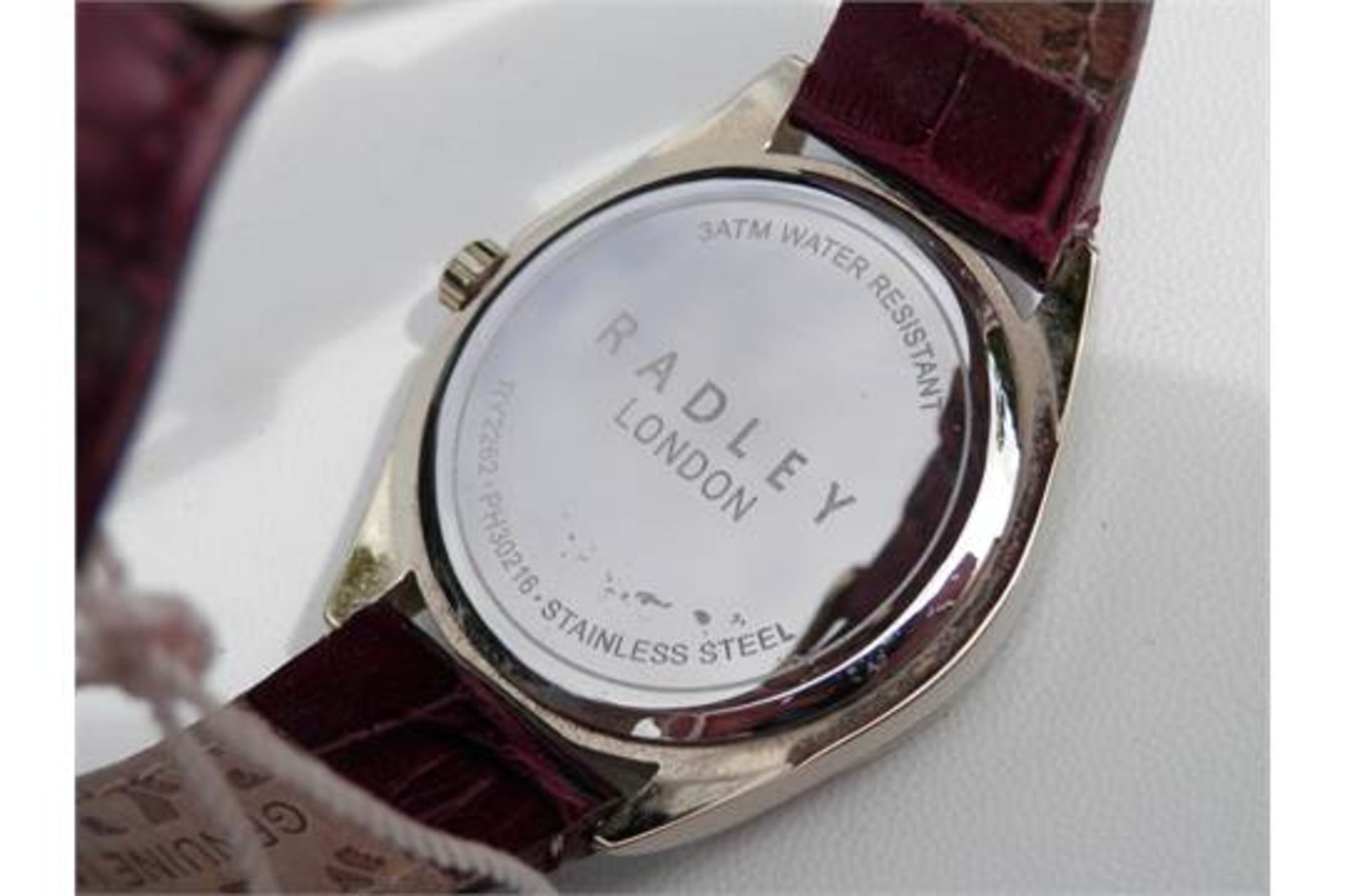 RRP £125, BEAUTIFUL LADIES 100% GENUINE RADLEY RY2258 CRIMSON DIAL GOLD PLATED QUARTZ DATE WATCH. - Image 7 of 8