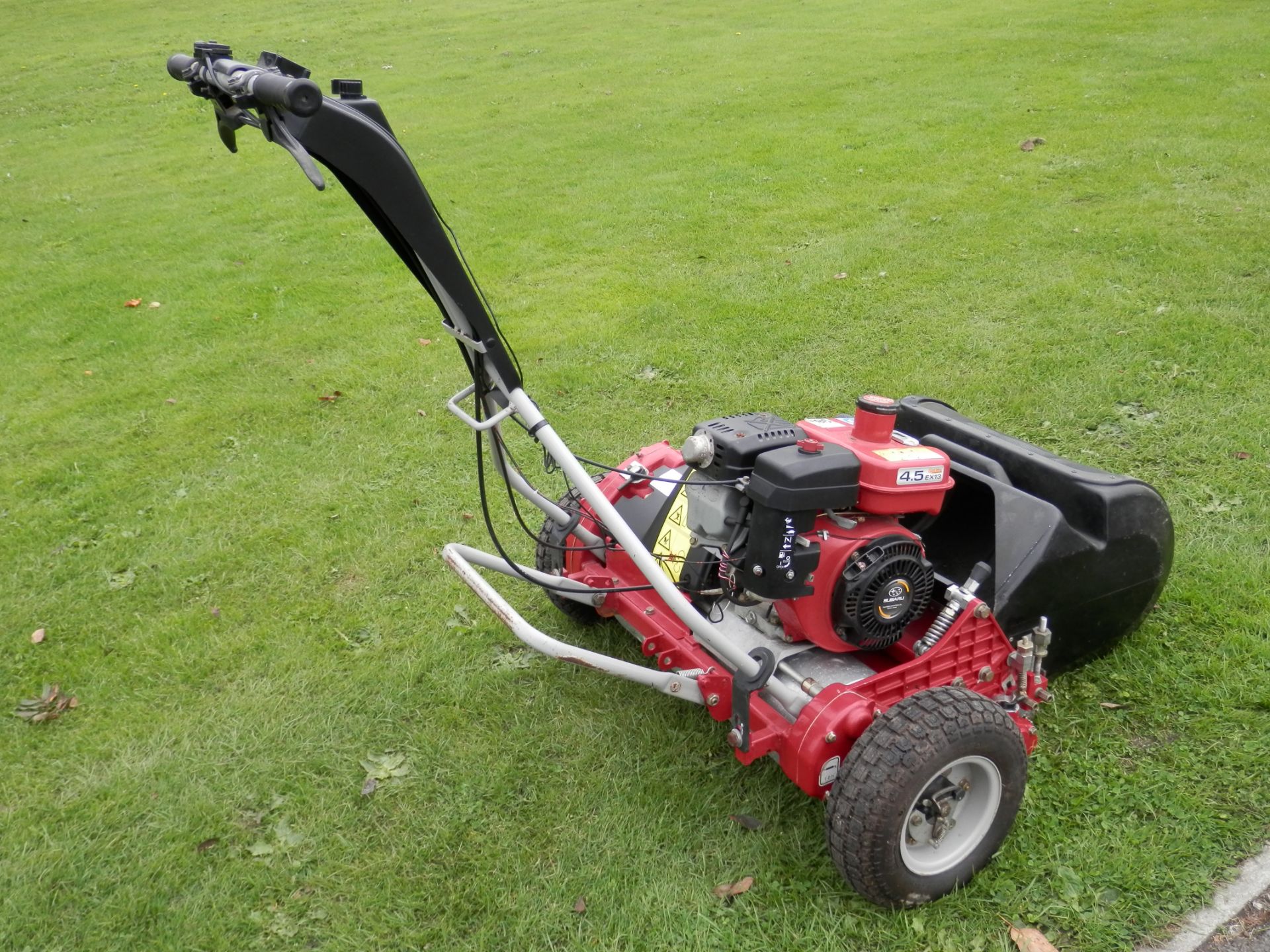 BARONESS LM56 WALK BEHIND GREENS CYLINDER MOWER, 4.5 BHP SUBARU ENGINE. ALL WORKING. - Image 6 of 11