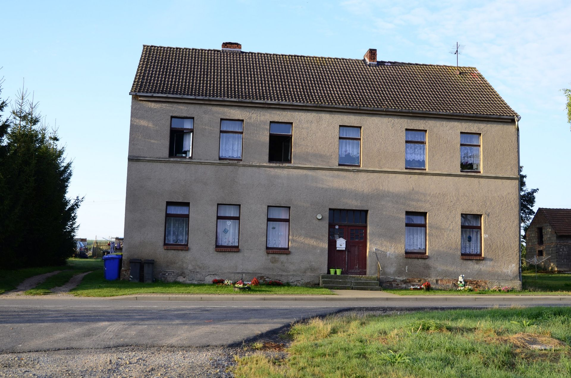 FREEHOLD FOUR HOME APARTMENT BLOCK IN THURINGIA, GERMANY - Image 2 of 37