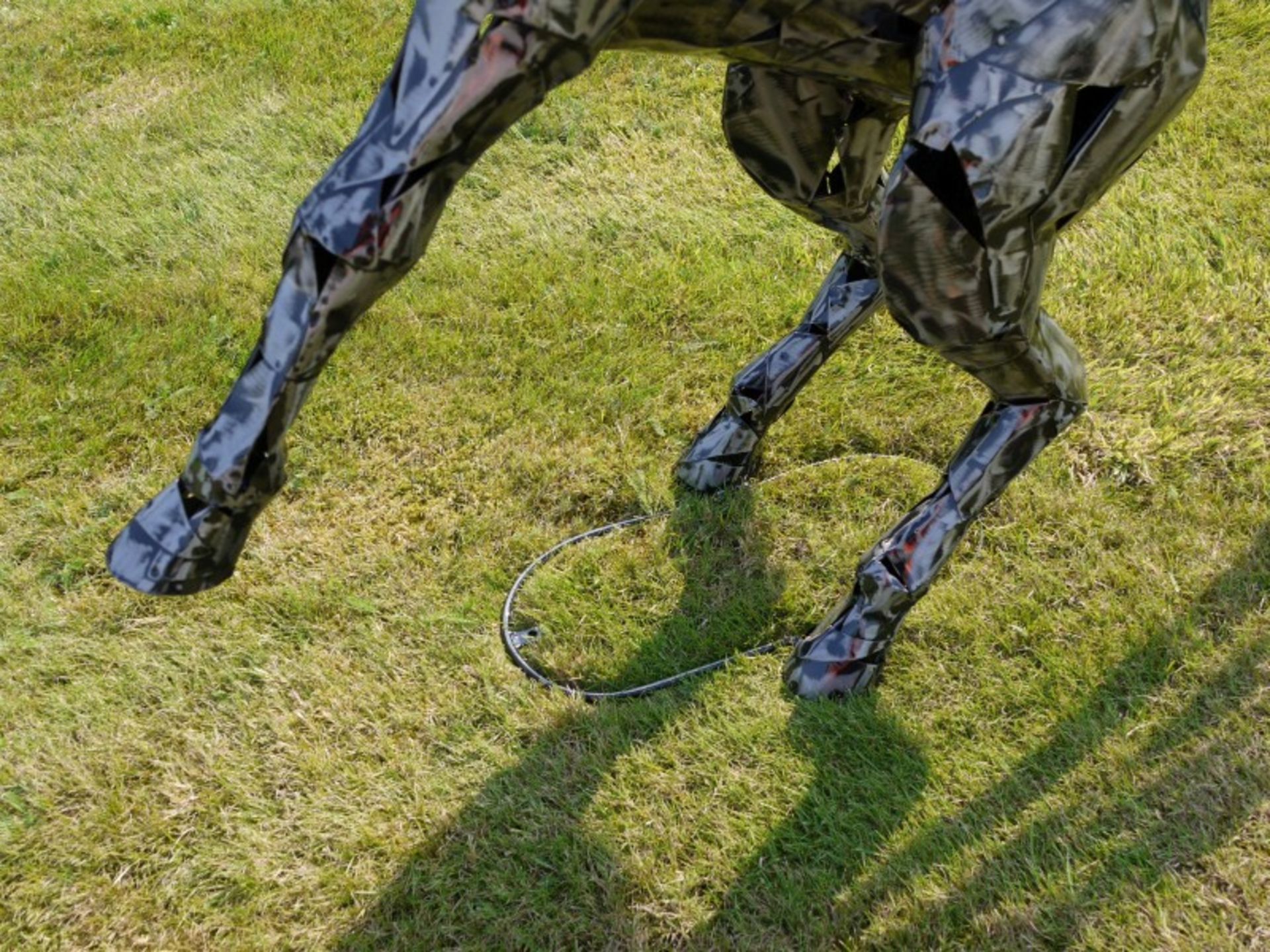 MEDIUM METAL REARING HORSE STATUE - 4 FOOT HIGH *PLUS VAT* - Image 2 of 4