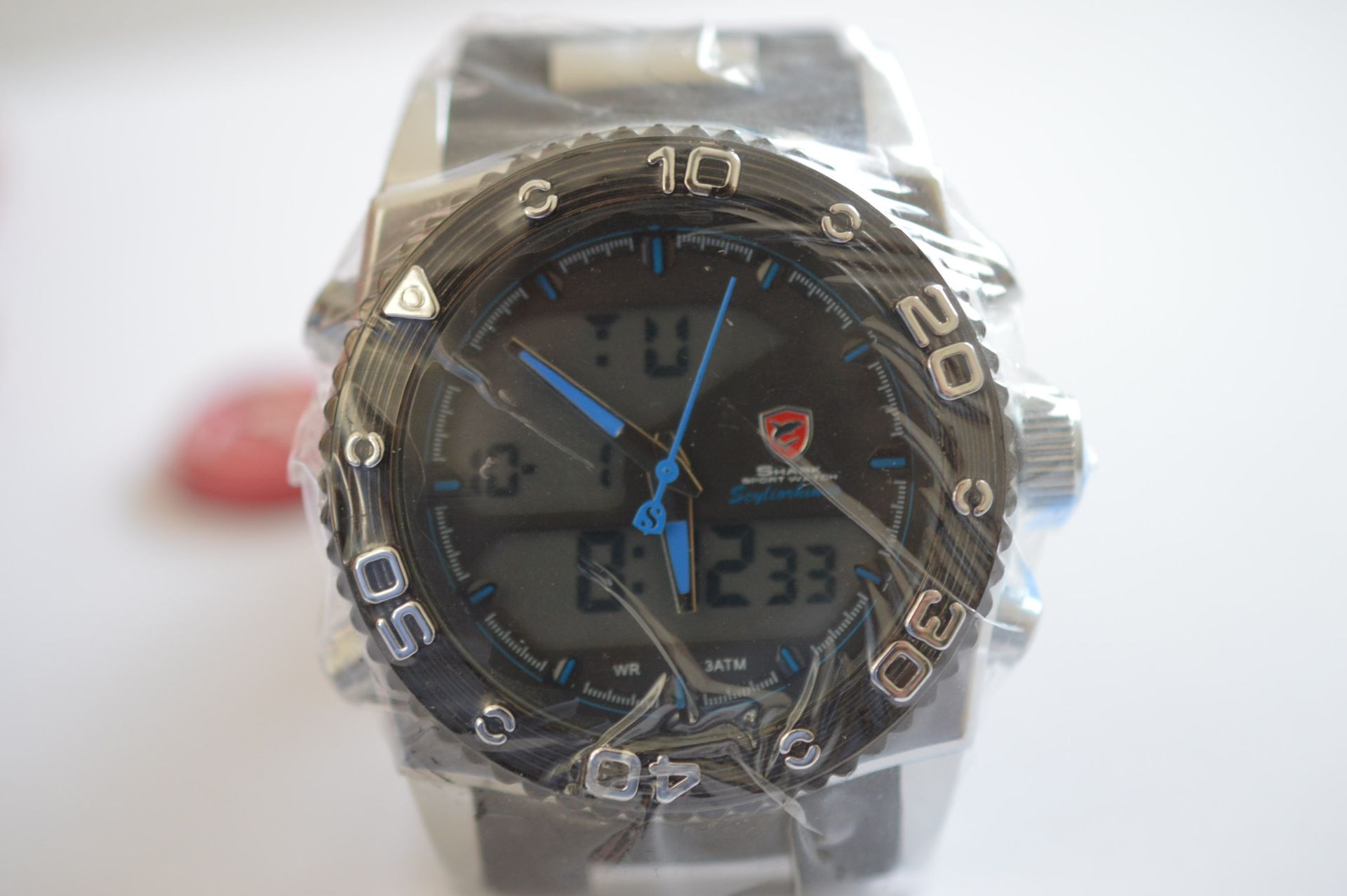 BRAND NEW IN BOX SHARK MENS DIGITAL / ANALOGUE WRIST WATCH - IN GOOD WORKING ORDER *NO VAT* - Image 2 of 8