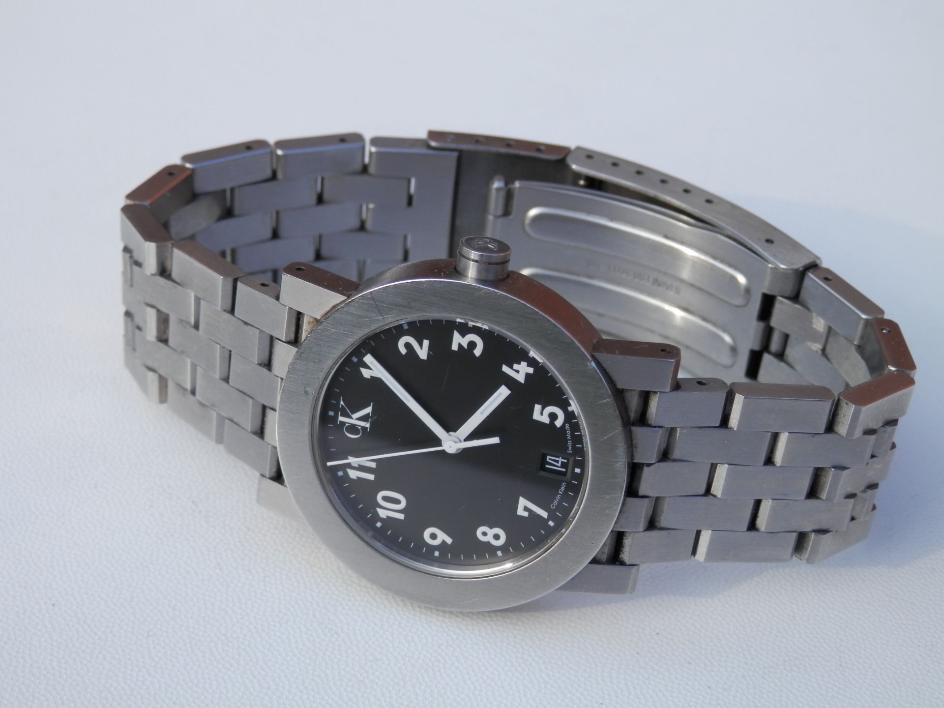 SUPERB SWISS GENTS 100% GENUINE CALVIN KLEIN K8111 FULL STAINLESS WATCH WITH MILITARY LOOK DIAL, - Image 7 of 12