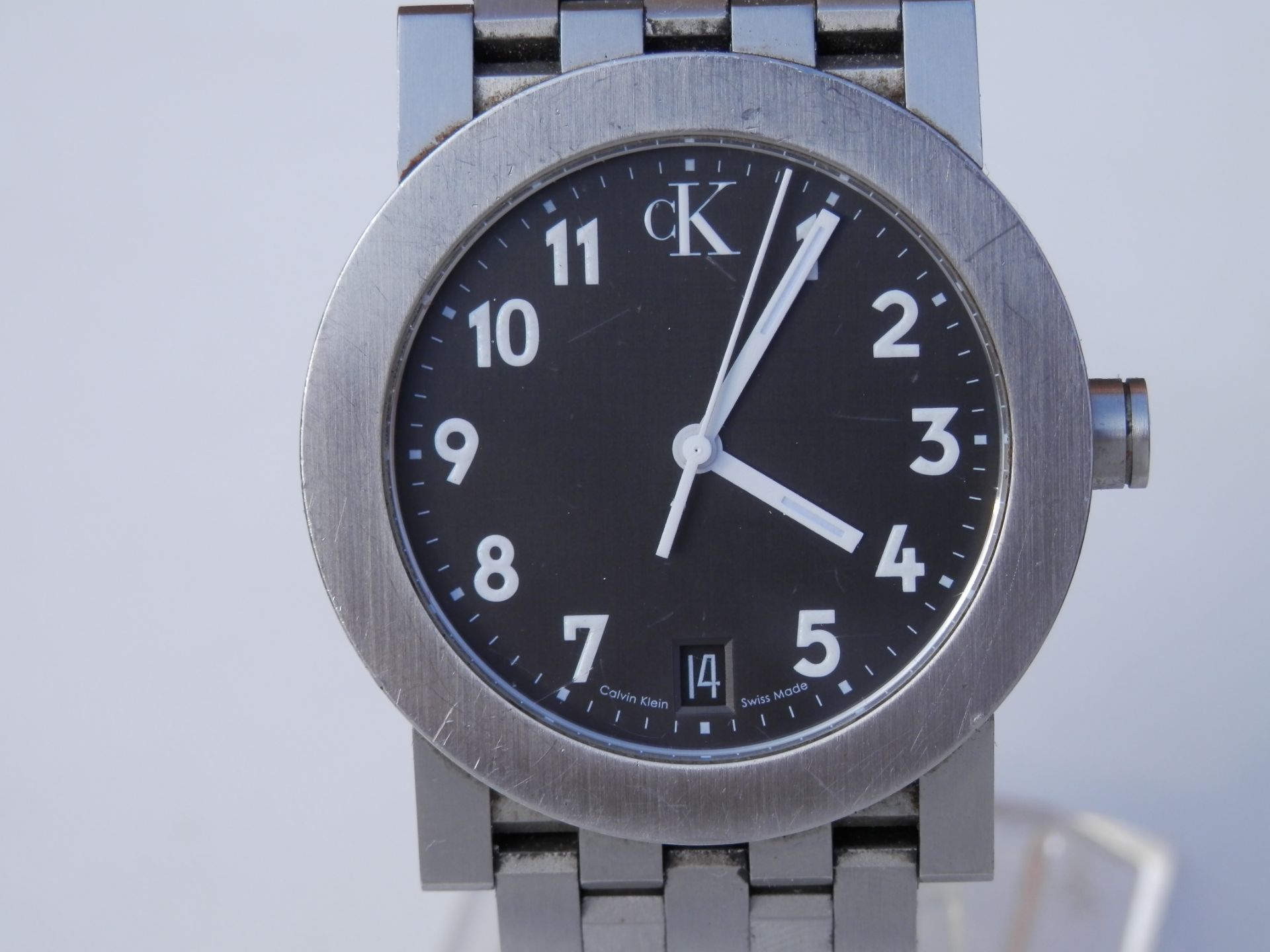 SUPERB SWISS GENTS 100% GENUINE CALVIN KLEIN K8111 FULL STAINLESS WATCH WITH MILITARY LOOK DIAL, - Image 3 of 12
