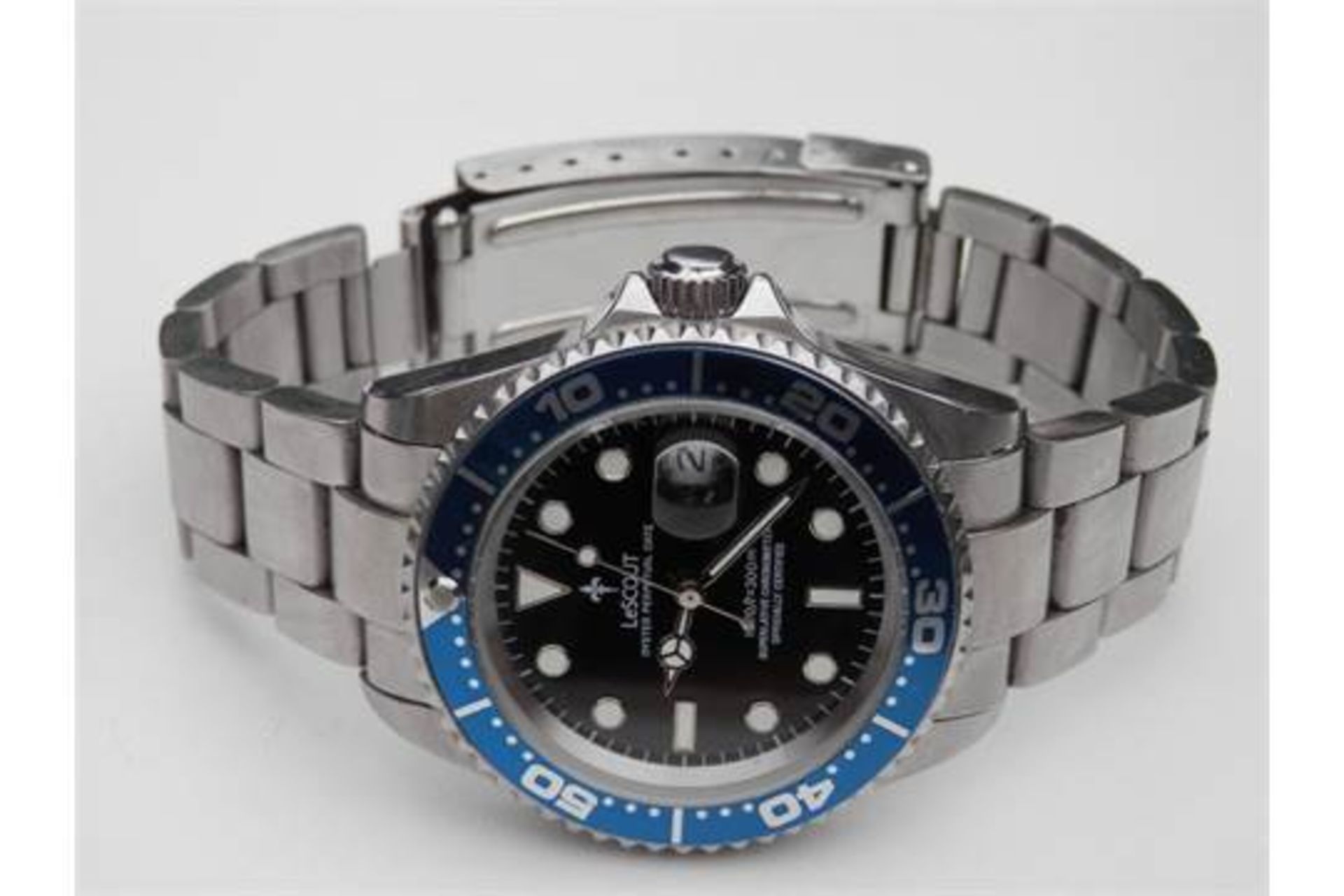 WORKING LE-SCOUT AUTOMATIC DATE WATCH, SCREW CROWN & REAR CASE. ROTATING BEZEL. - Image 5 of 8