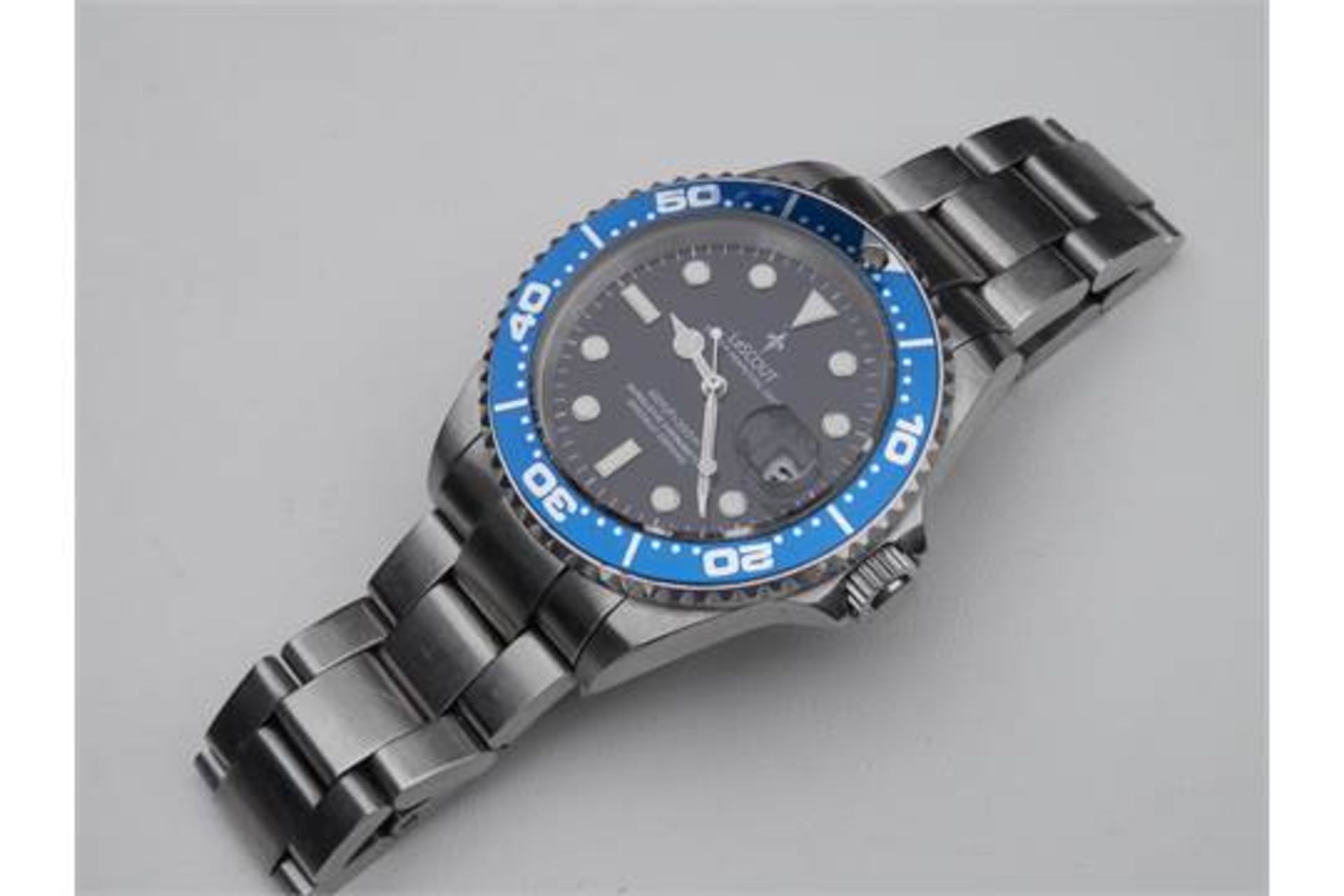 WORKING LE-SCOUT AUTOMATIC DATE WATCH, SCREW CROWN & REAR CASE. ROTATING BEZEL. - Image 6 of 8