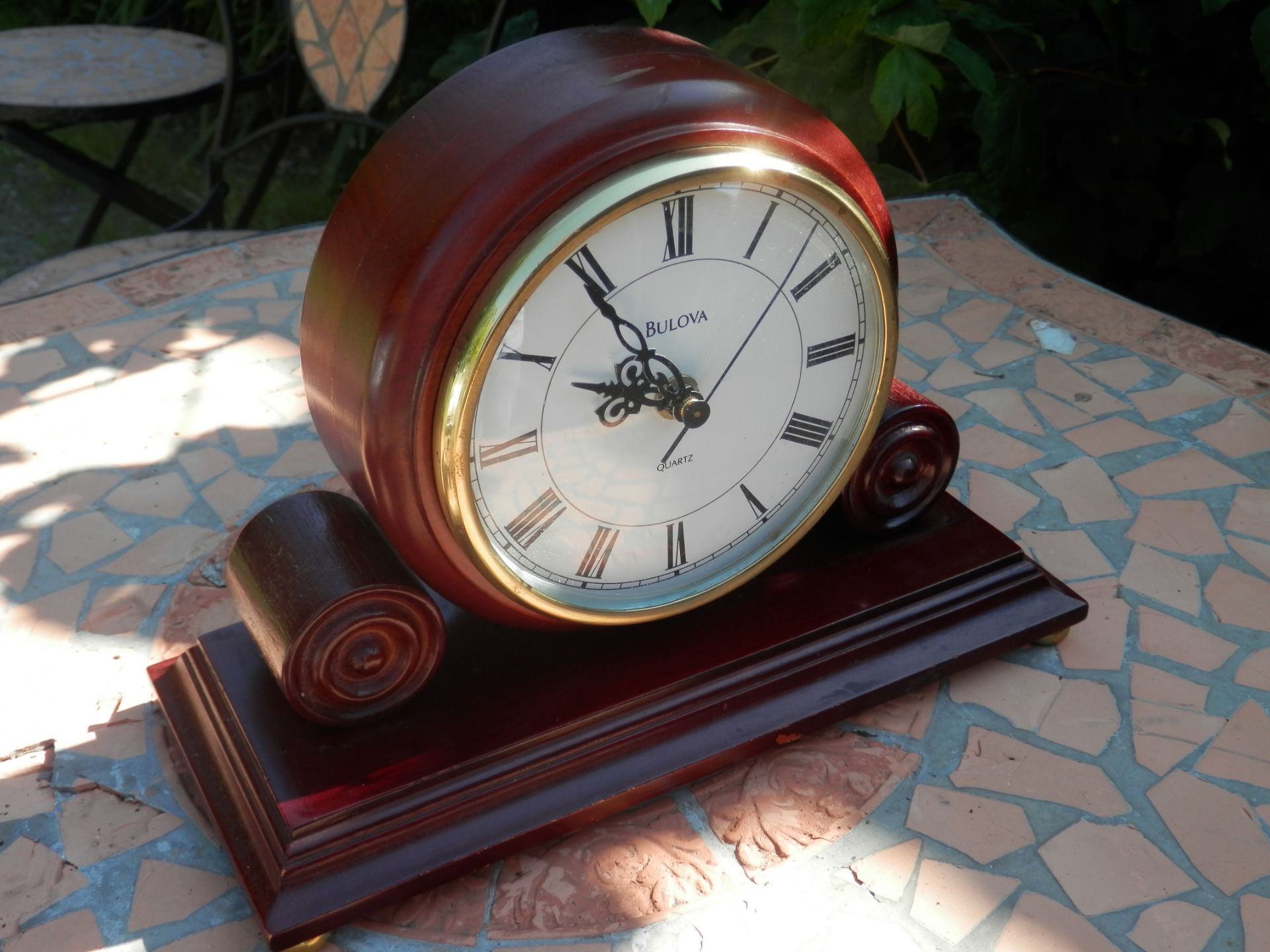 11" WIDE 8" TALL BULOVA QUARTZ WOODEN MANTLE CLOCK. WORKING WELL & KEEPING TIME.