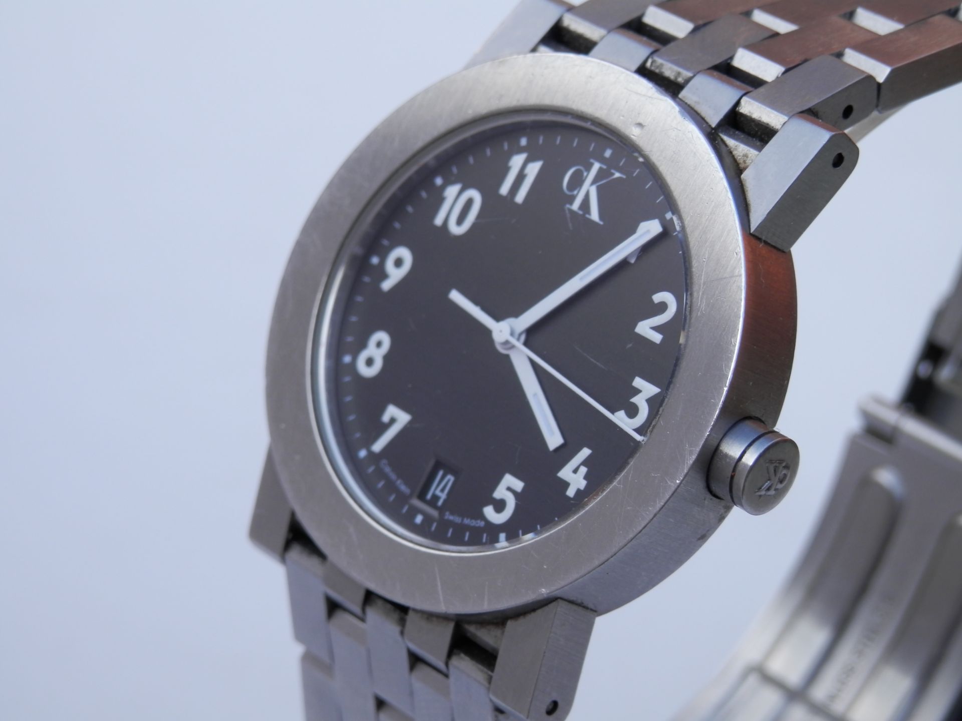 SUPERB SWISS GENTS 100% GENUINE CALVIN KLEIN K8111 FULL STAINLESS WATCH WITH MILITARY LOOK DIAL, - Image 4 of 12