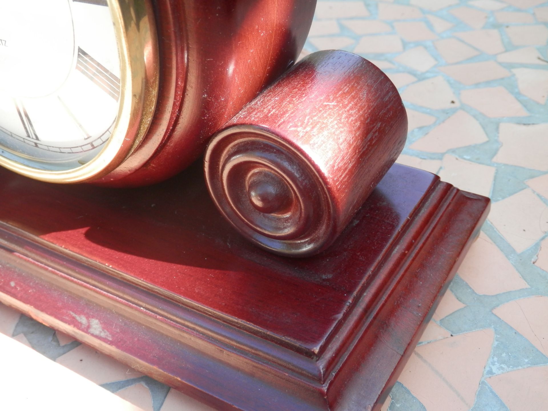 11" WIDE 8" TALL BULOVA QUARTZ WOODEN MANTLE CLOCK. WORKING WELL & KEEPING TIME. - Image 6 of 7