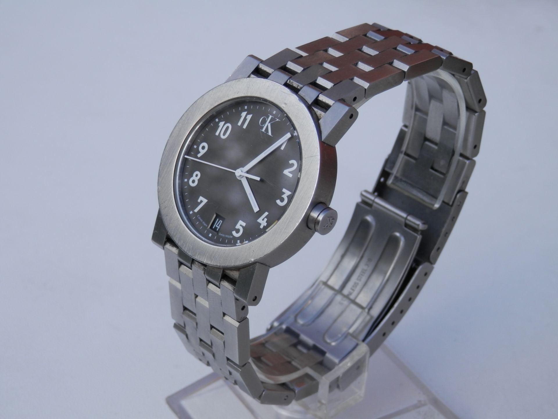 SUPERB SWISS GENTS 100% GENUINE CALVIN KLEIN K8111 FULL STAINLESS WATCH WITH MILITARY LOOK DIAL,