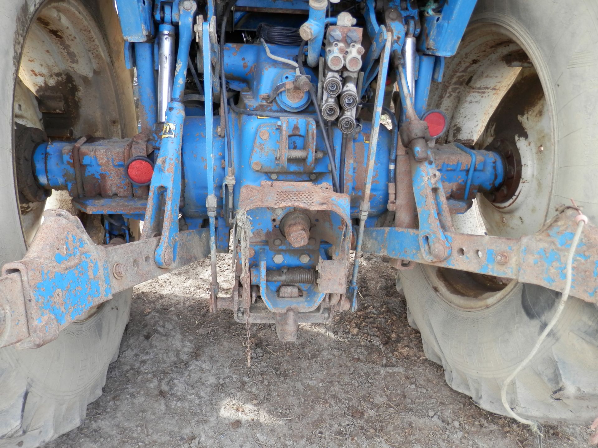 1990/H REG FORD 8210 DIESEL TRACTOR, RUNNING & WORKING. 9409 WORKING HOURS. - Image 5 of 12