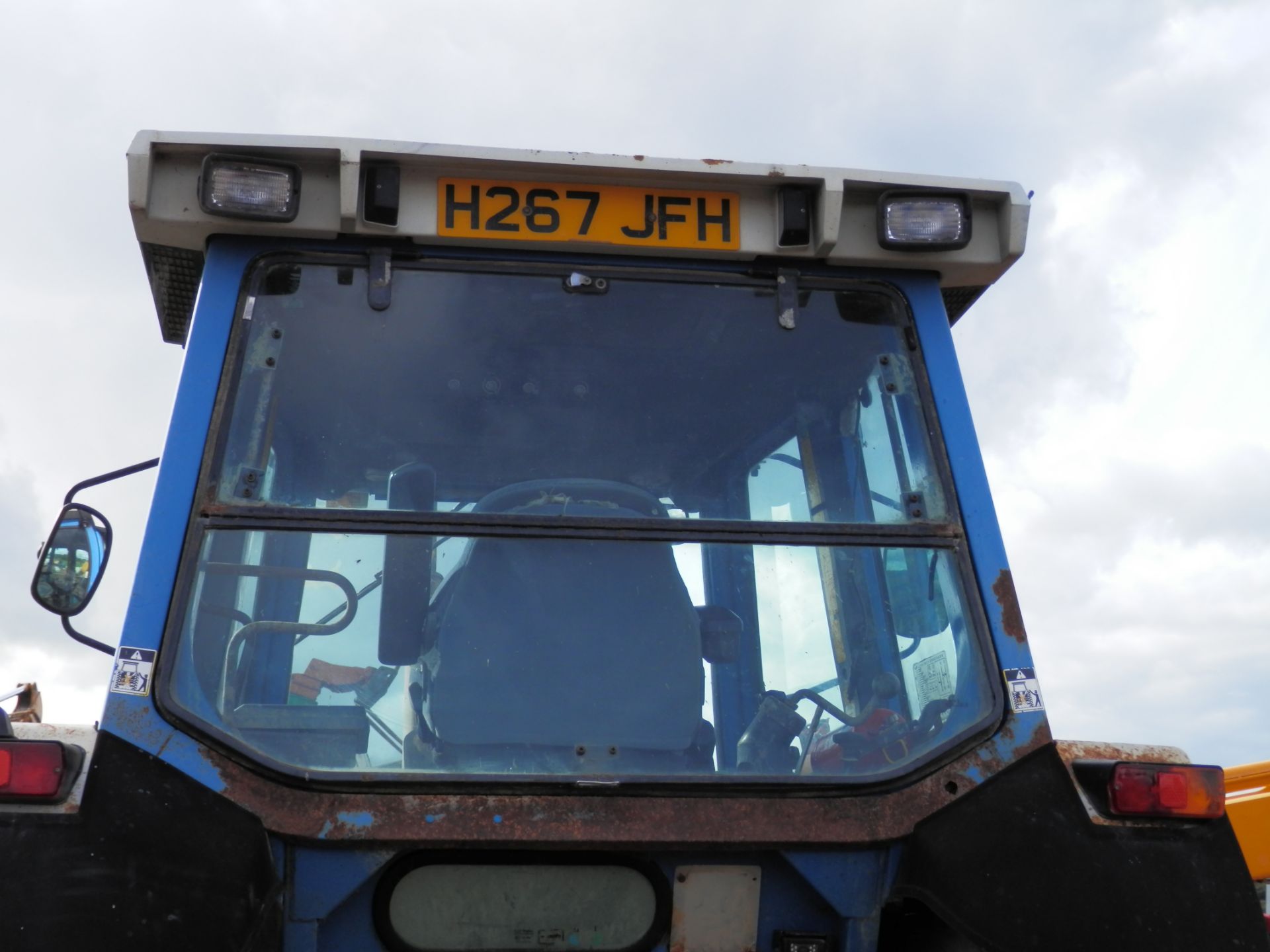 1990/H REG FORD 8210 DIESEL TRACTOR, RUNNING & WORKING. 9409 WORKING HOURS. - Image 4 of 12