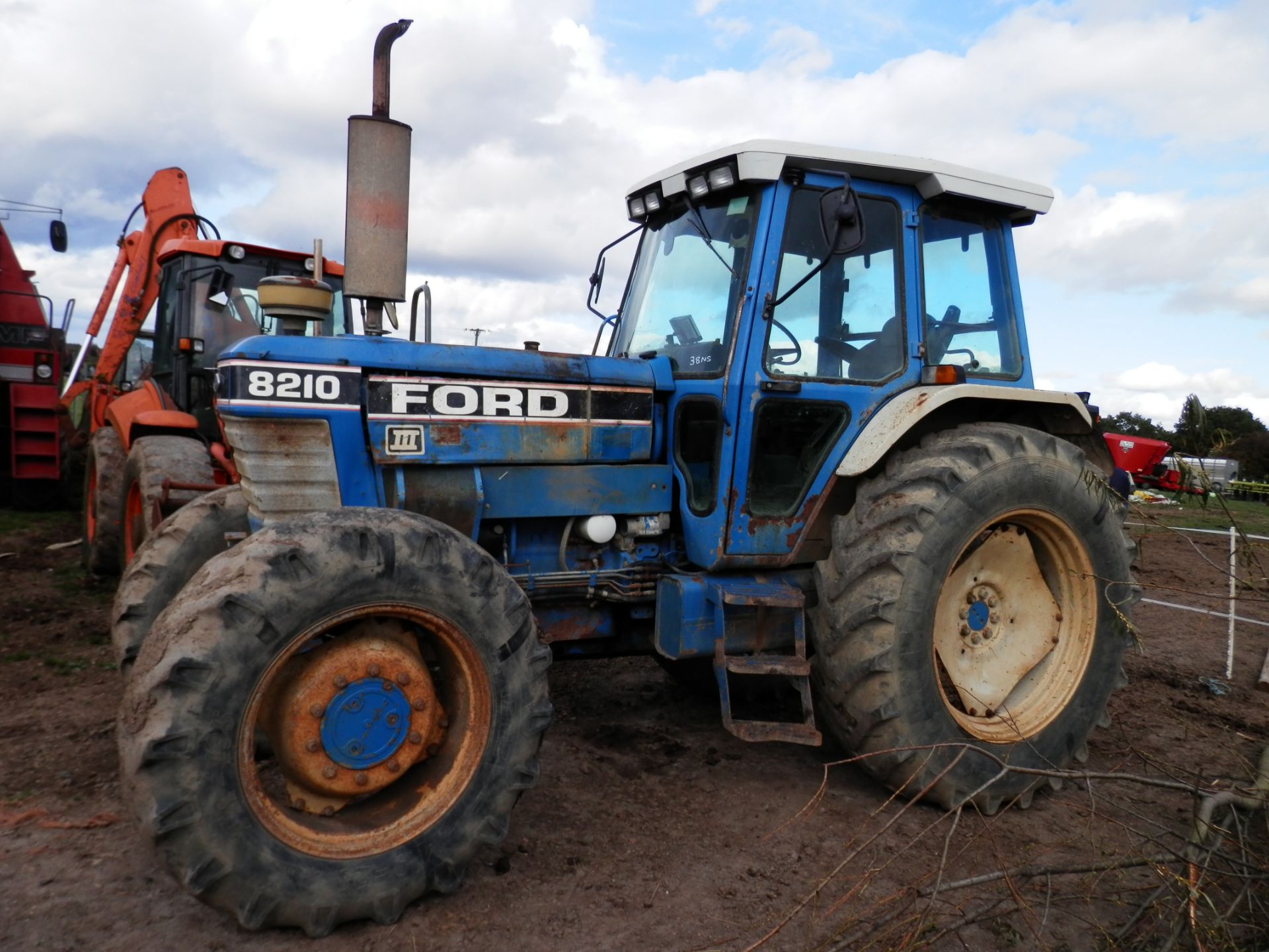 1990/H REG FORD 8210 DIESEL TRACTOR, RUNNING & WORKING. 9409 WORKING HOURS.