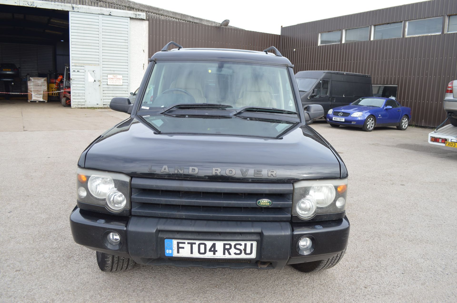 2004/04 REG LAND ROVER DISCOVERY BLACK LANDMARK TD5 7 SEATER - SERVICE HISTORY PRESENT - Image 2 of 32