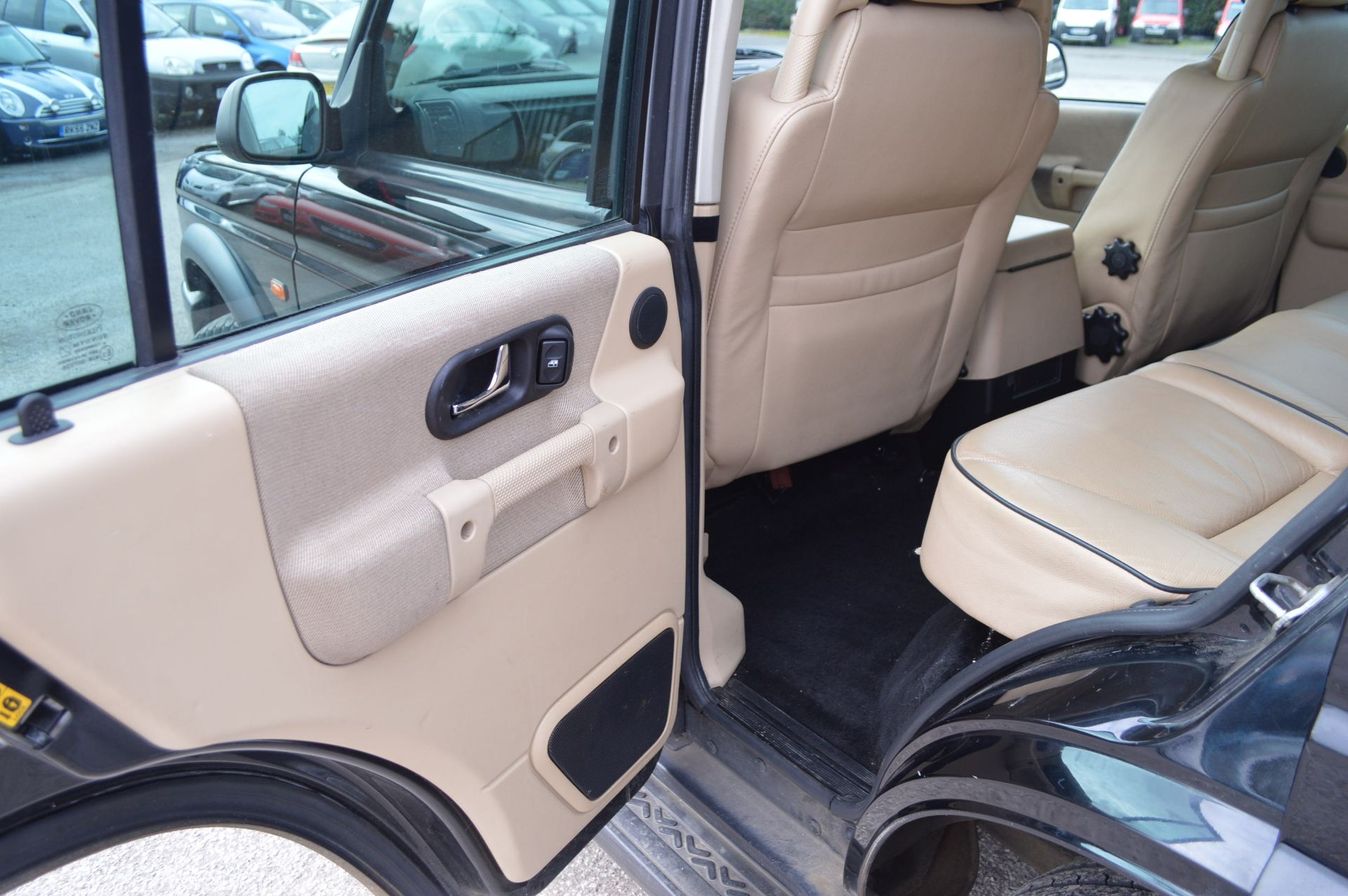 2004/04 REG LAND ROVER DISCOVERY BLACK LANDMARK TD5 7 SEATER - SERVICE HISTORY PRESENT - Image 12 of 32