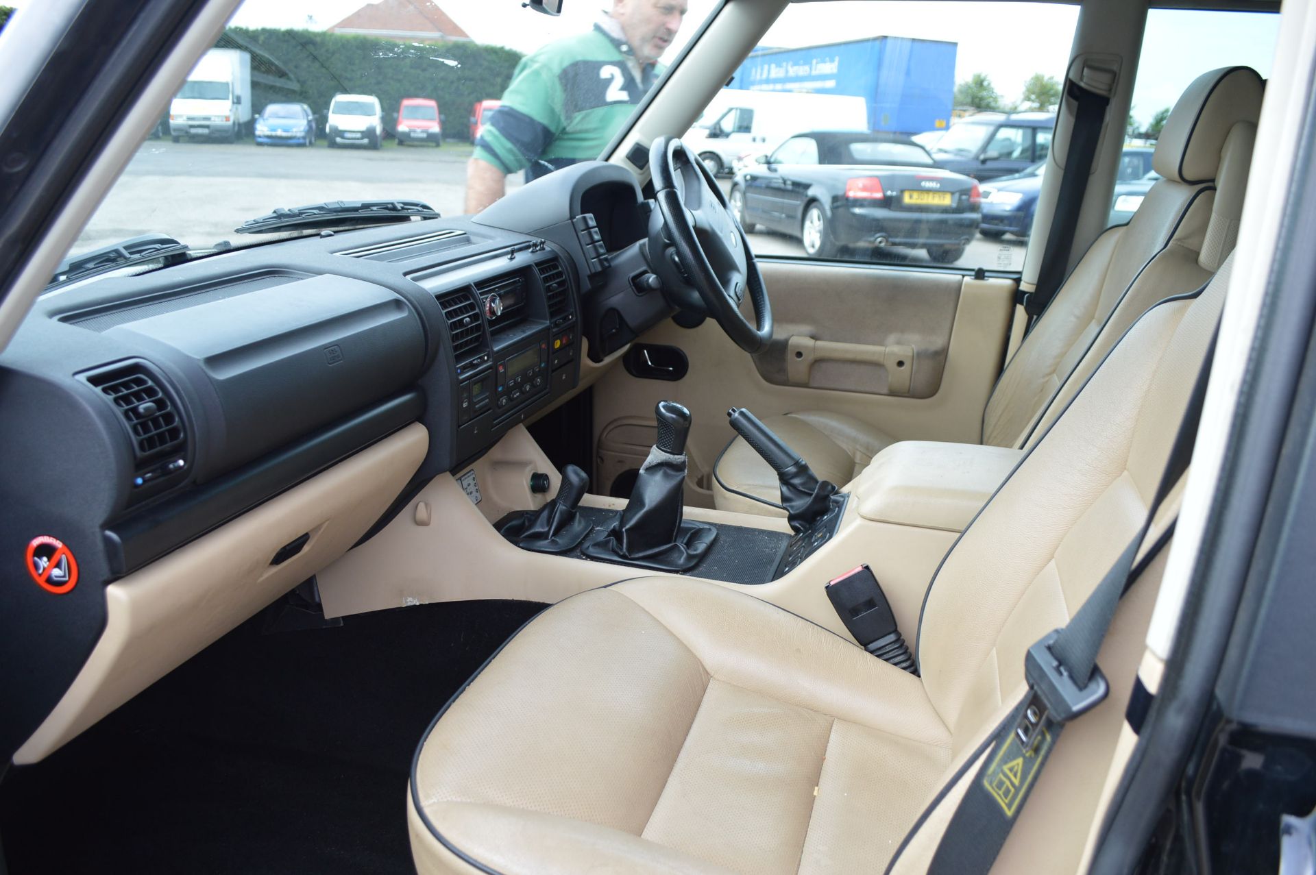 2004/04 REG LAND ROVER DISCOVERY BLACK LANDMARK TD5 7 SEATER - SERVICE HISTORY PRESENT - Image 9 of 32