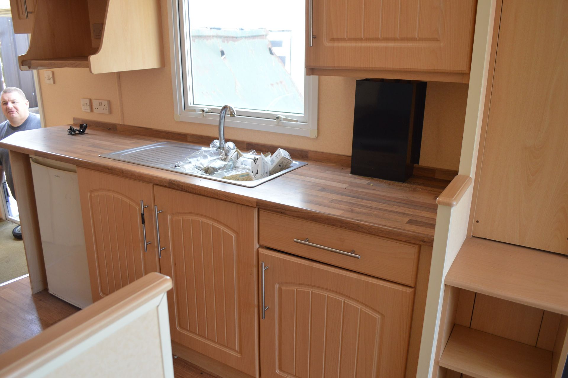 BELIEVED TO BE 2002 - TORINO CLASSIC 28, 2 BEDROOM SINGLE AXLE STATIC CARAVAN *NO VAT* - Image 6 of 19