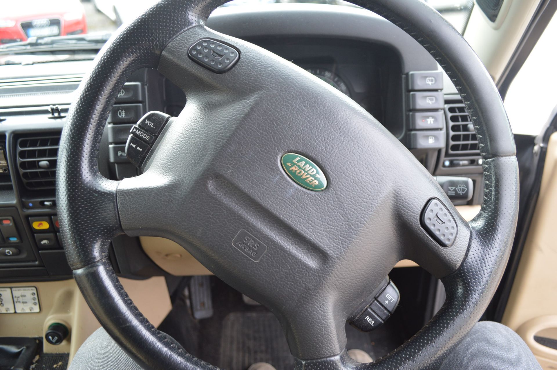 2004/04 REG LAND ROVER DISCOVERY BLACK LANDMARK TD5 7 SEATER - SERVICE HISTORY PRESENT - Image 23 of 32