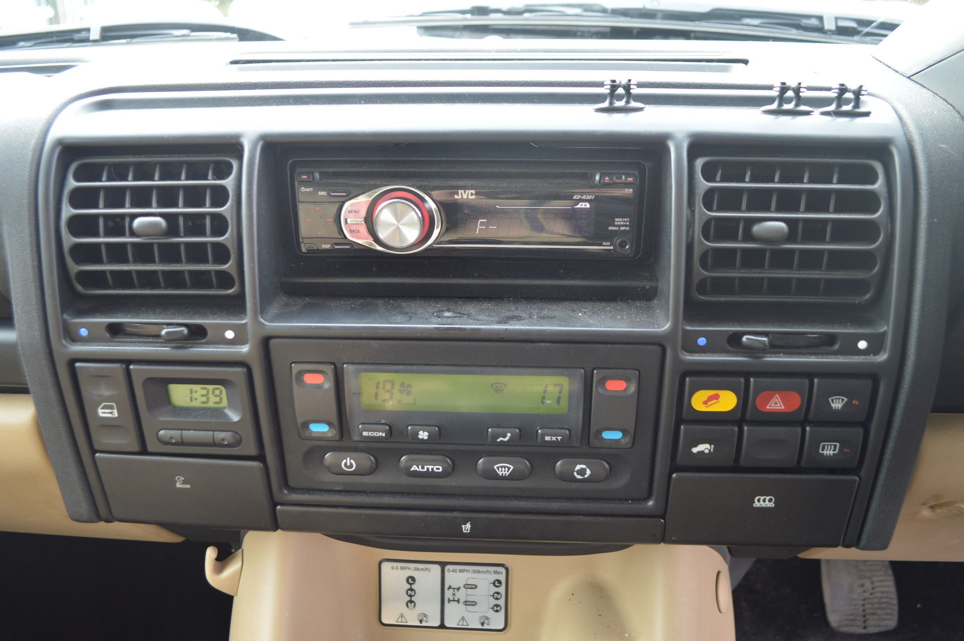 2004/04 REG LAND ROVER DISCOVERY BLACK LANDMARK TD5 7 SEATER - SERVICE HISTORY PRESENT - Image 21 of 32