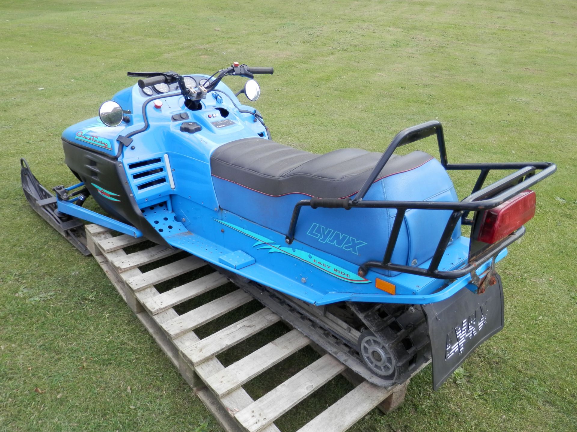 WORKING 1990S LYNX GRAND TOURING COBRA ELECTRIC SNOW MOBILE, NEW BATTERIES. - Bild 12 aus 13