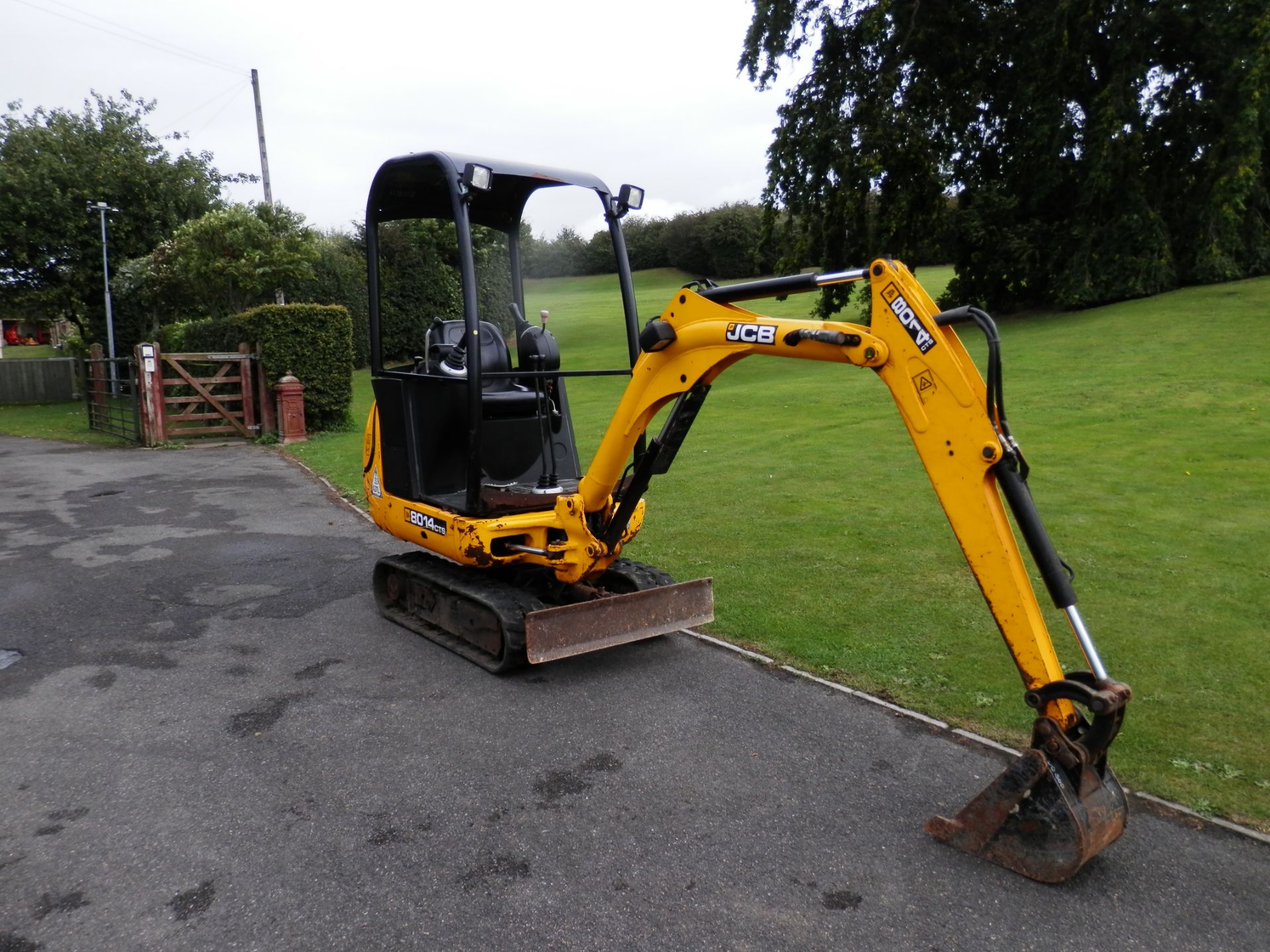 JCB 8014 CTS TRACKED MINI DIGGER, ALL WORKING INCLUDING BUCKET.INTERNAL BOOM HOSES. - Image 2 of 13