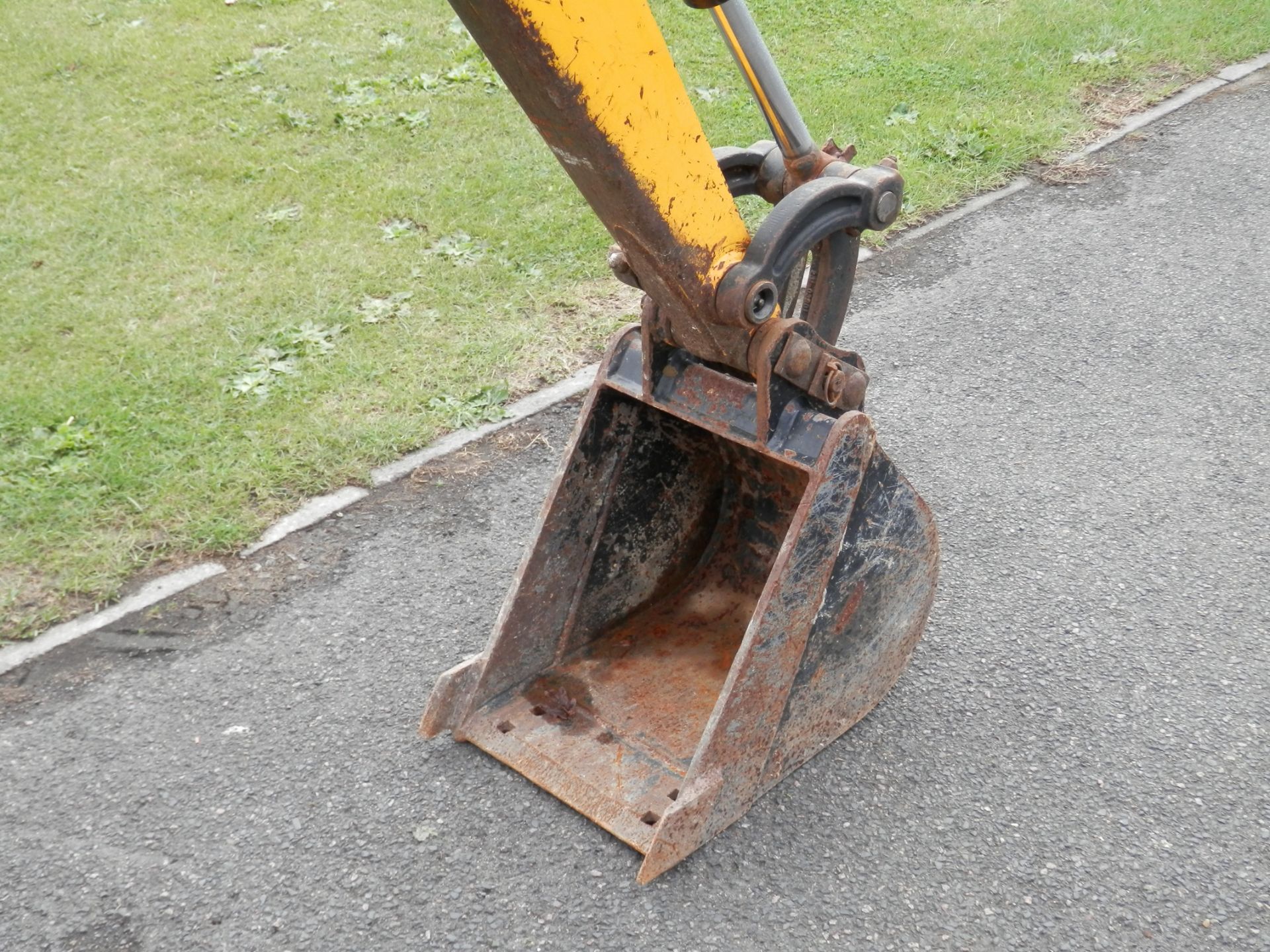 JCB 8014 CTS TRACKED MINI DIGGER, ALL WORKING INCLUDING BUCKET.INTERNAL BOOM HOSES. - Image 10 of 13