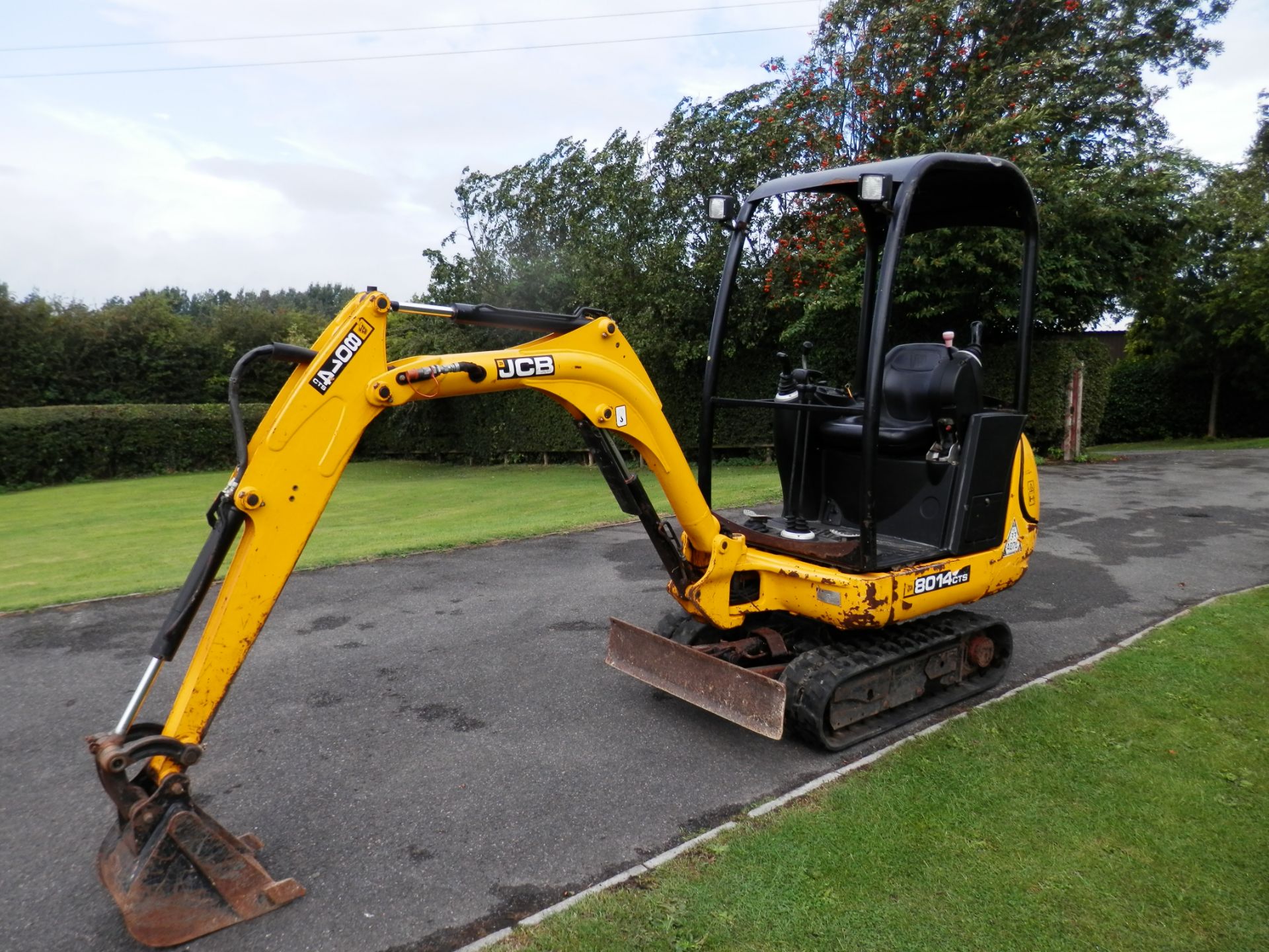 JCB 8014 CTS TRACKED MINI DIGGER, ALL WORKING INCLUDING BUCKET.INTERNAL BOOM HOSES.