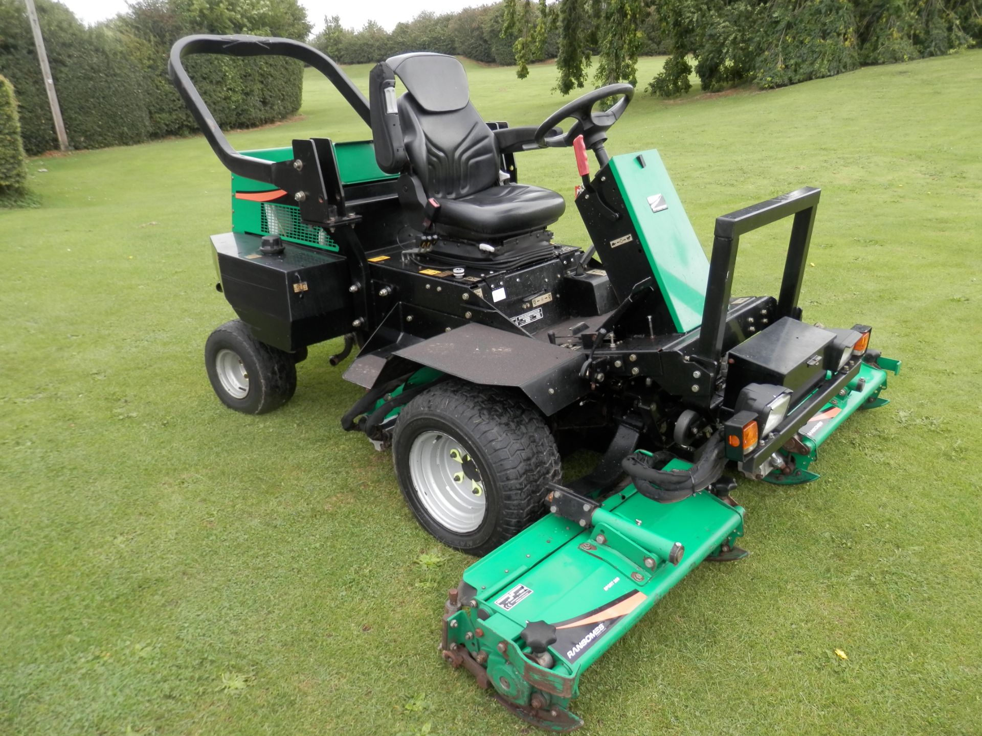 RANSOMES 2130 RIDE ON HIGHWAY GANG MOWER, KUBOTA DIESEL ENGINE, ALL WORKING. - Image 2 of 12