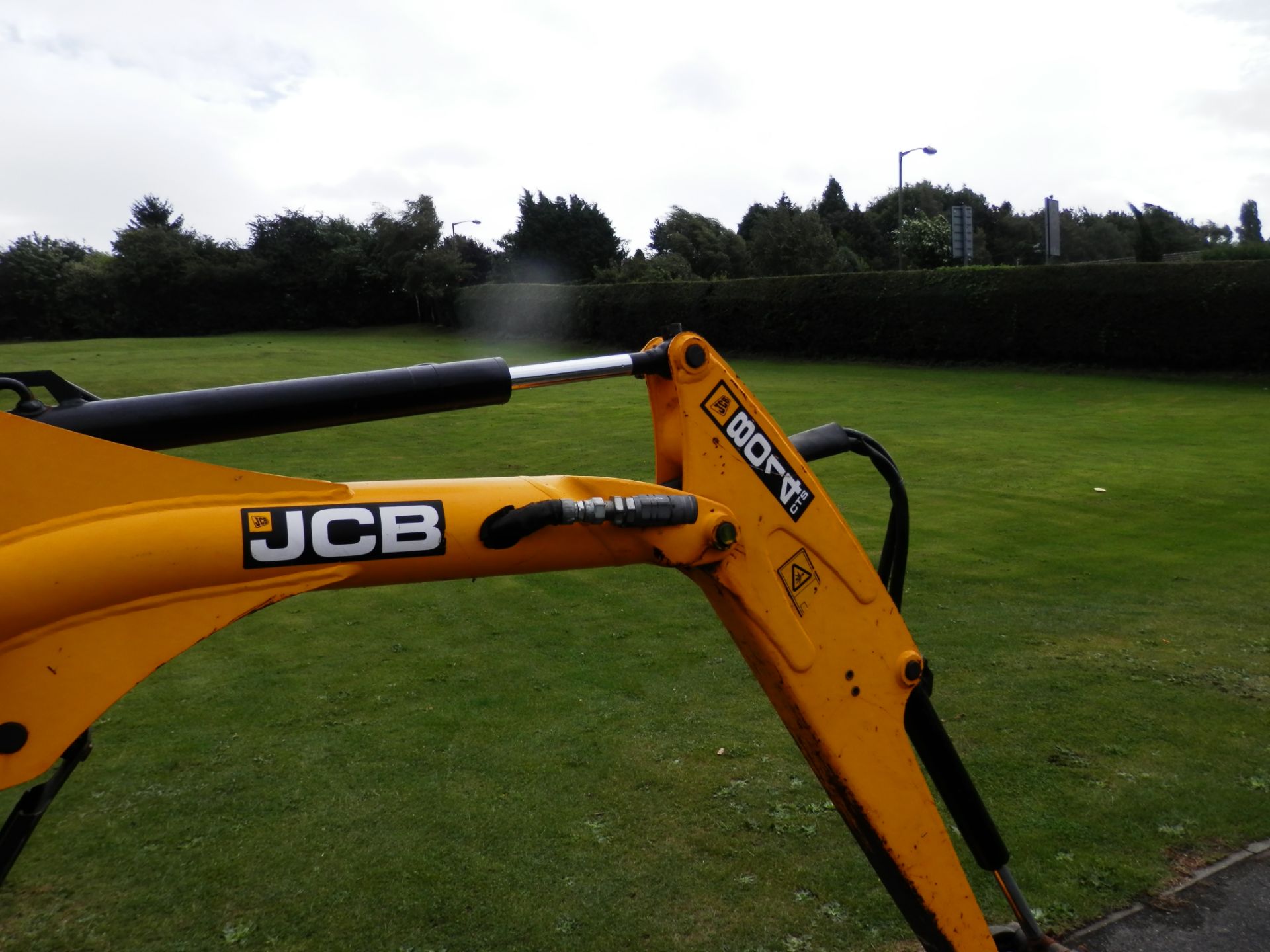 JCB 8014 CTS TRACKED MINI DIGGER, ALL WORKING INCLUDING BUCKET.INTERNAL BOOM HOSES. - Image 9 of 13