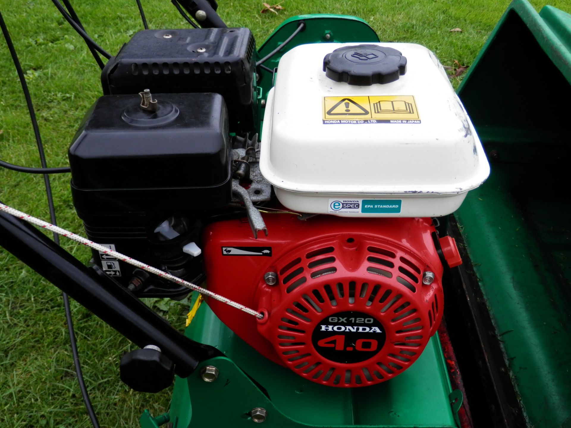 2004 WORKING RANSOMES SUPER CERTES 61CM CUT SELF PROPELLED HONDA ENGINED MOWER. - Image 2 of 10