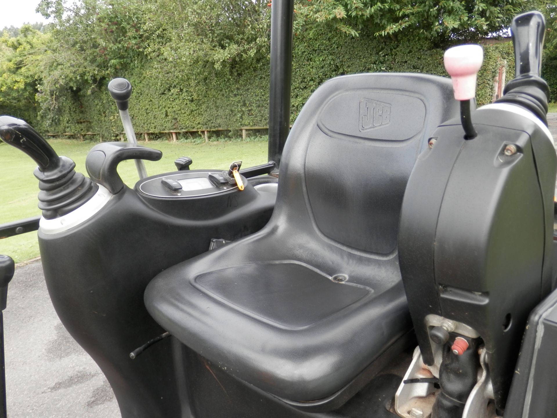 JCB 8014 CTS TRACKED MINI DIGGER, ALL WORKING INCLUDING BUCKET.INTERNAL BOOM HOSES. - Image 11 of 13