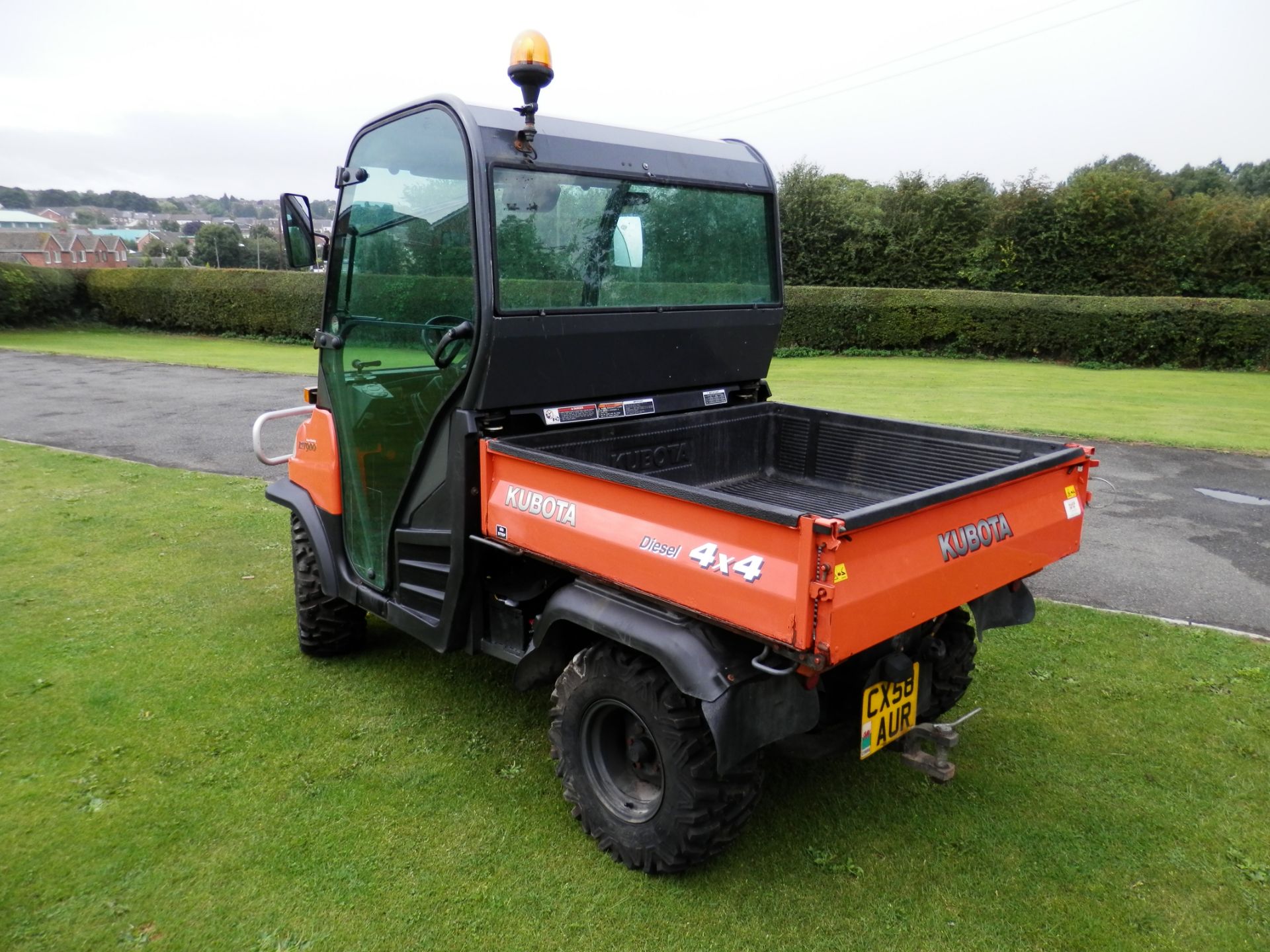 2008/58 PLATE KUBOTA 1620 KG RTV-900 WITH HYDRAULIC TIPPER, POWER STEERING, DIESEL ENGINE. - Image 4 of 17