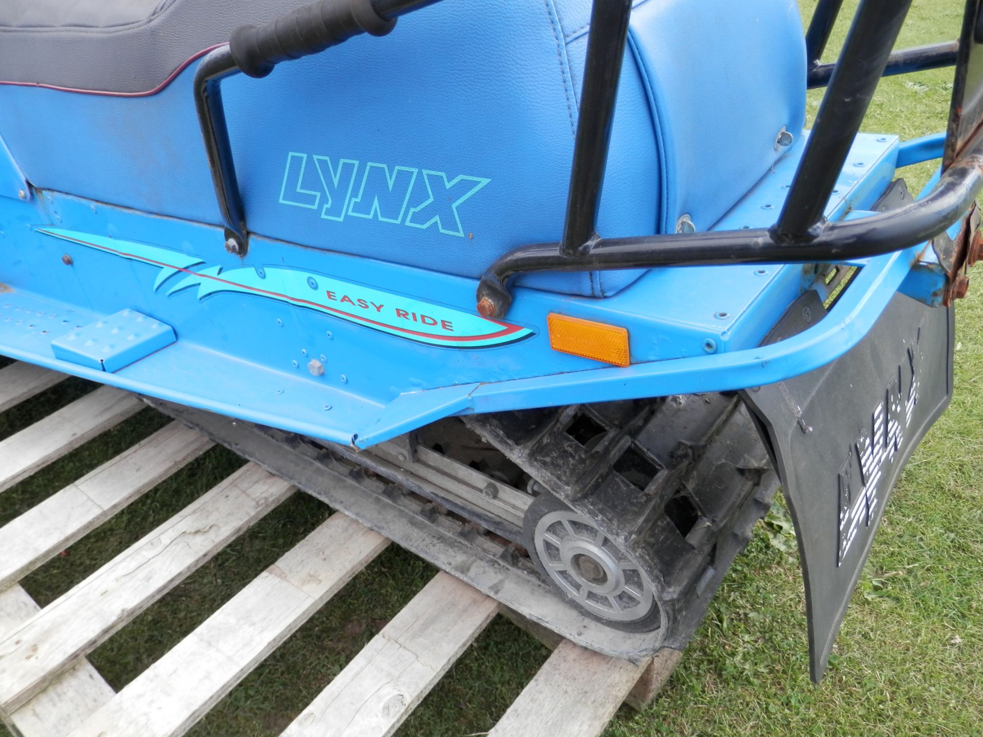 WORKING 1990S LYNX GRAND TOURING COBRA ELECTRIC SNOW MOBILE, NEW BATTERIES. - Bild 5 aus 13