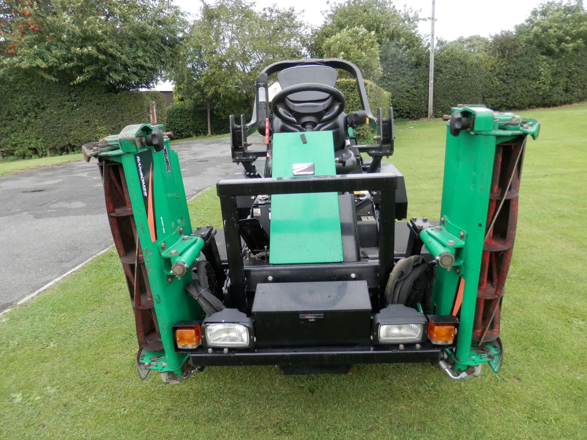 RANSOMES 2130 RIDE ON HIGHWAY GANG MOWER, KUBOTA DIESEL ENGINE, ALL WORKING. - Image 5 of 12