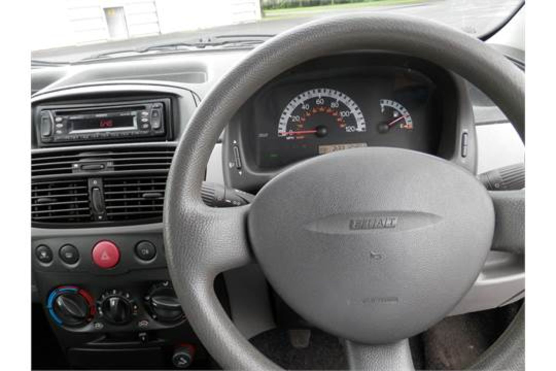 2000/W REG FIAT PUNTO 1.2 CITY MODE POWER STEERING. NO MOT HENCE PRICE, LOG BOOK PRESENT. - Image 12 of 15