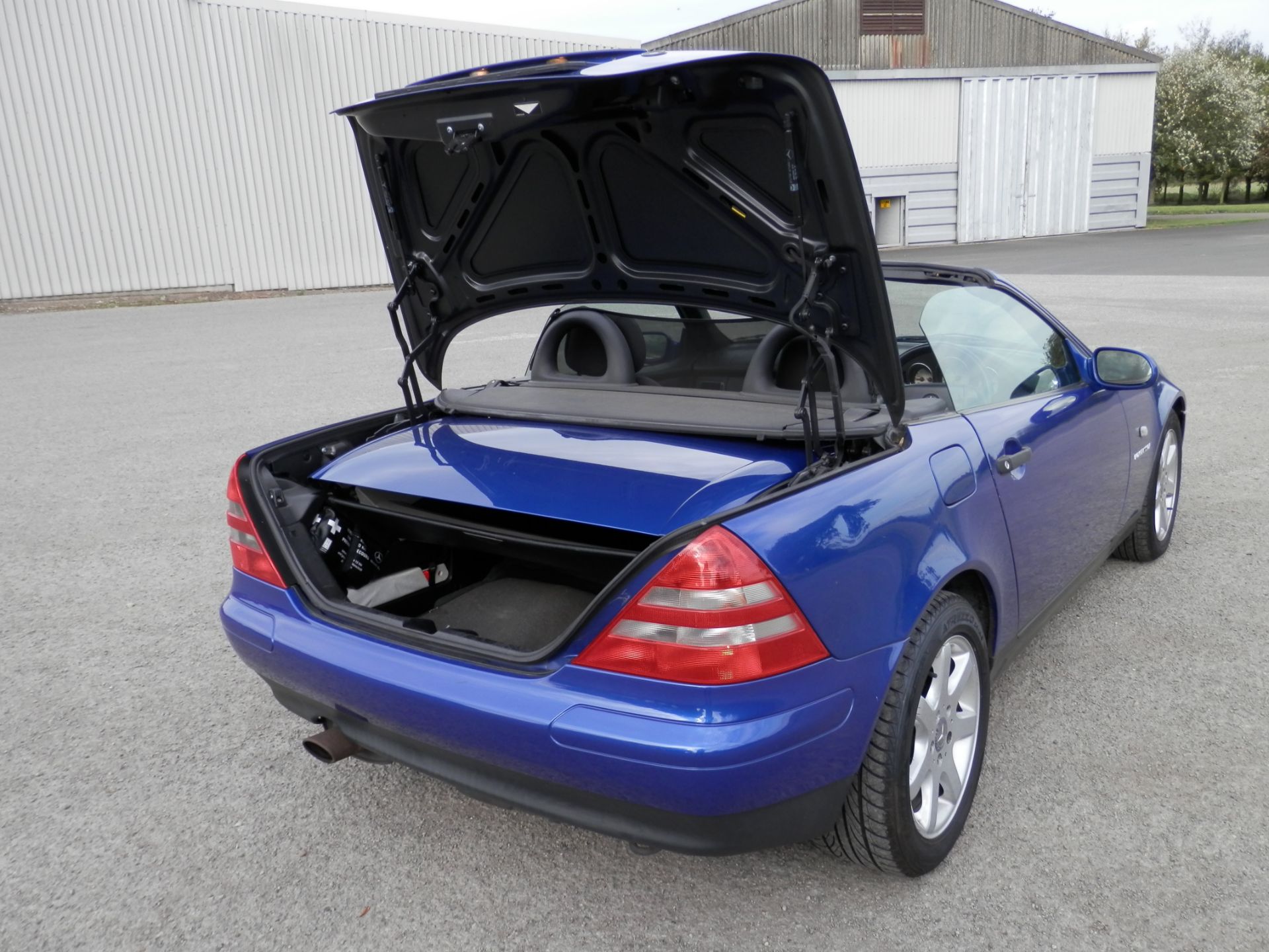 2000/W MERCEDES SLK 230 KOMPRESSOR CONVERTIBLE, BLUE, BLACK LEATHER 158K MILES. MOT MARCH 2017. - Image 11 of 37