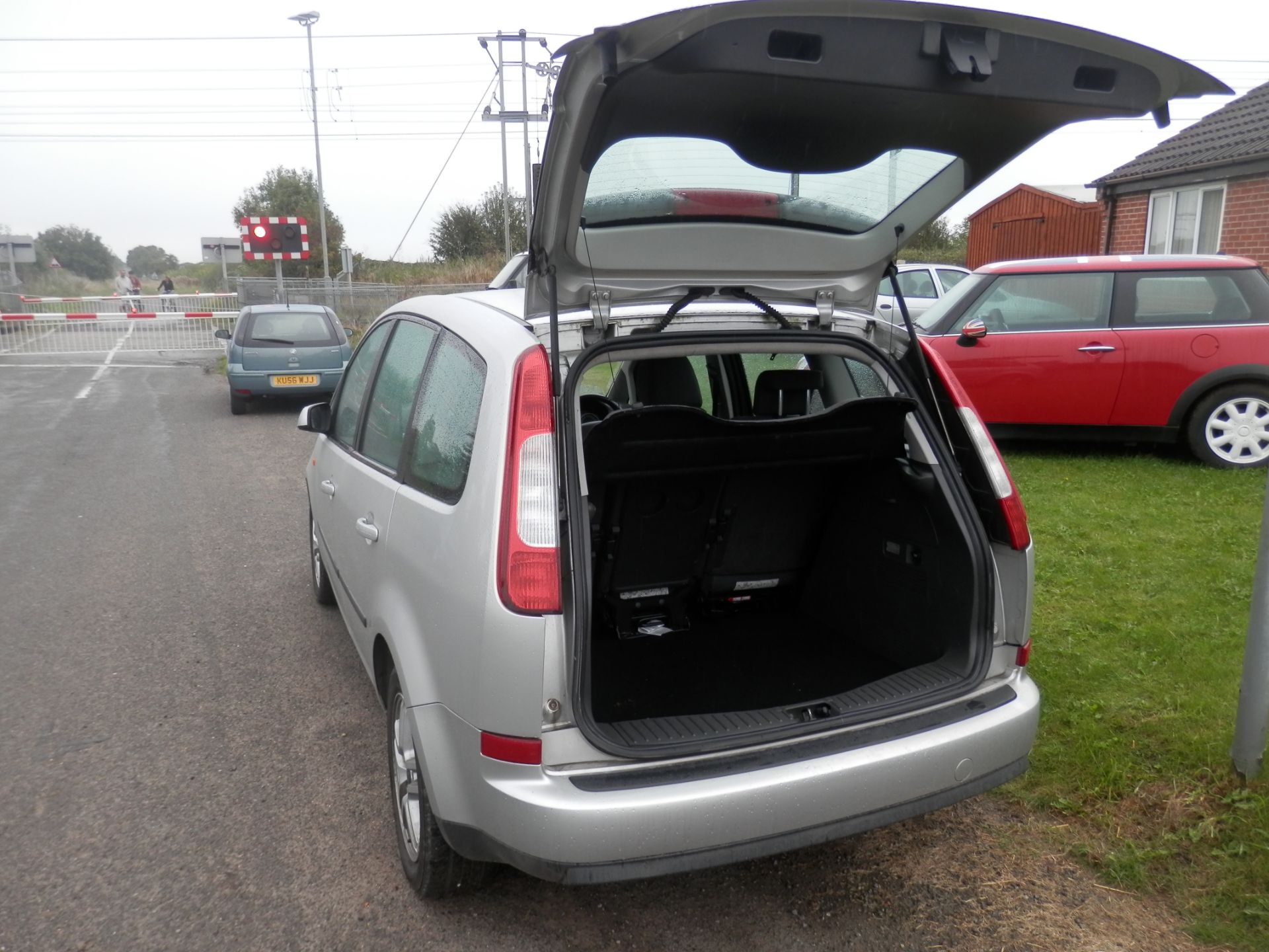 2004/04 FORD FOCUS C-MAX 1.8 ZETEC PETROL, 5 SPEED MANUAL, MOT JUNE 2017. IN DAILY USE. - Image 7 of 23