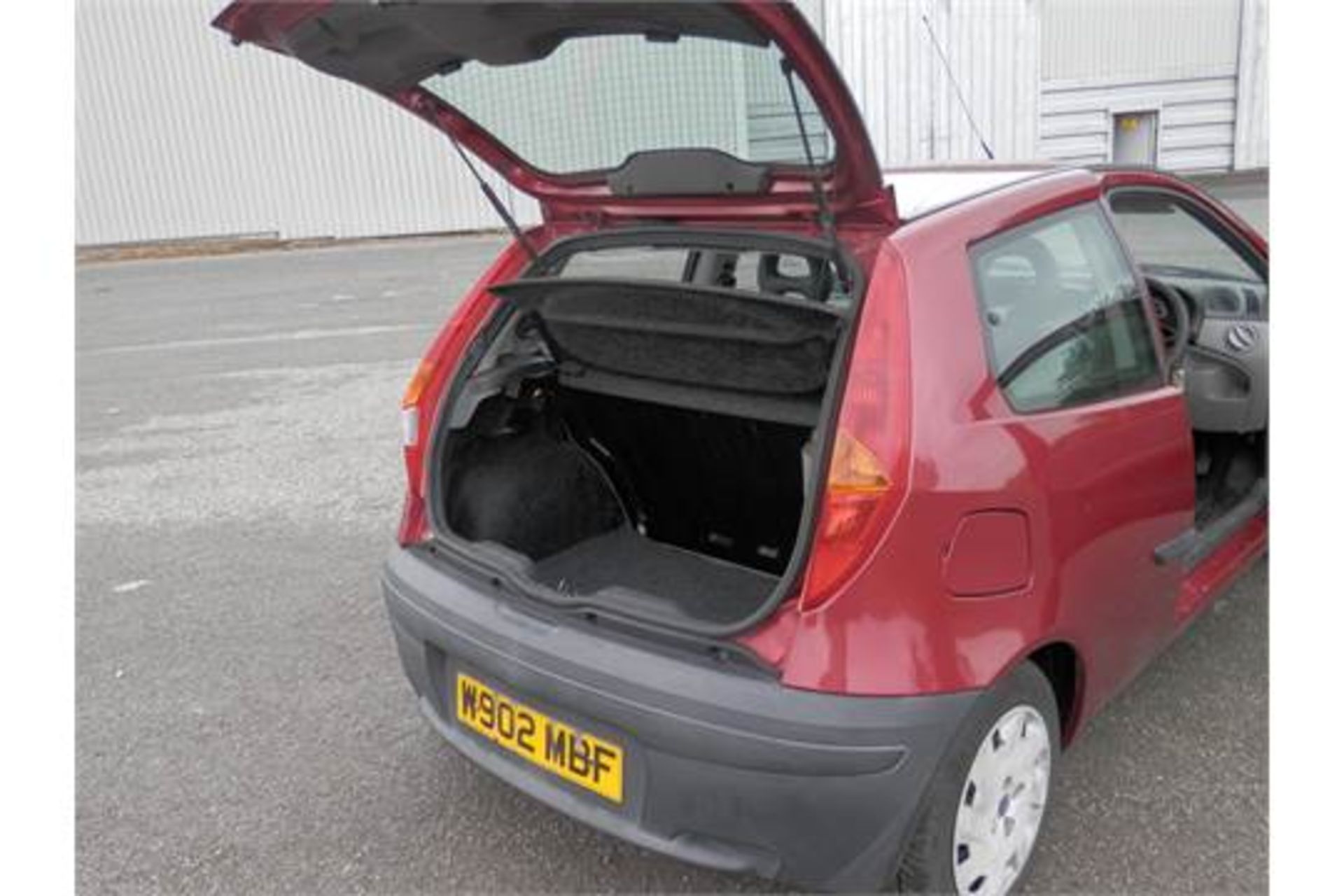 2000/W REG FIAT PUNTO 1.2 CITY MODE POWER STEERING. NO MOT HENCE PRICE, LOG BOOK PRESENT. - Image 8 of 15