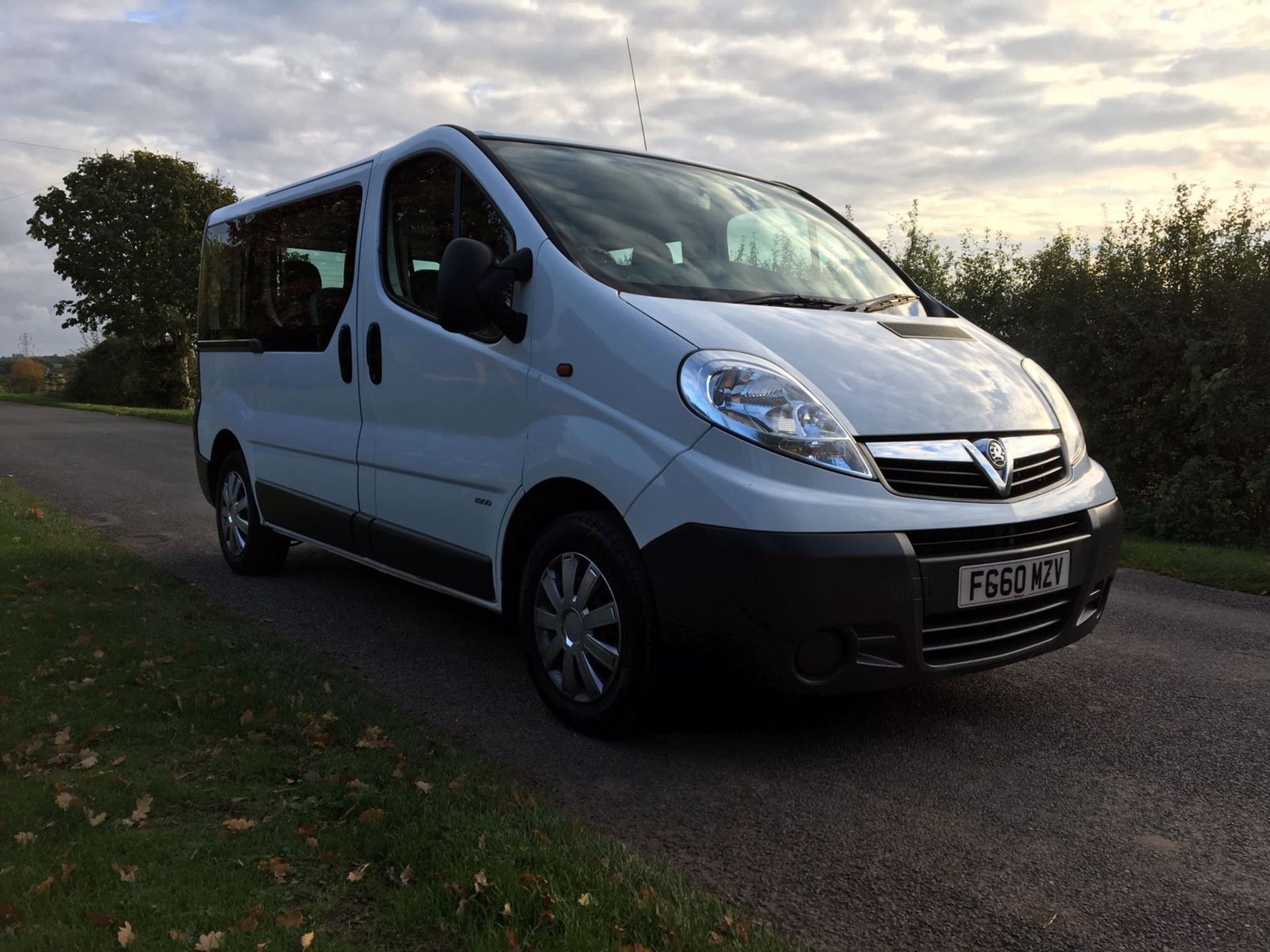 2010/60 REG VAUXHALL VIVARO COMBI SWB 9 SEATER, SHOWING 1 OWNER *NO VAT*