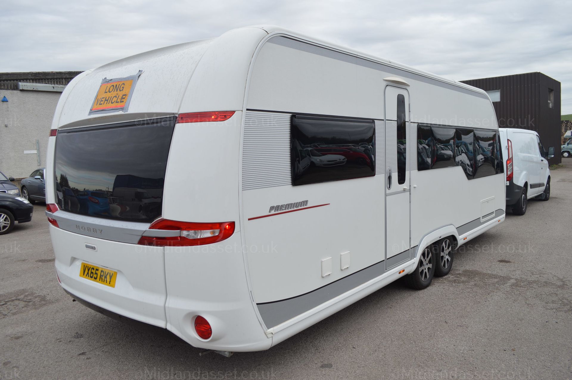 2013 HOBBY PREMIUM TWIN AXLE CARAVAN *NO VAT* - Image 2 of 26