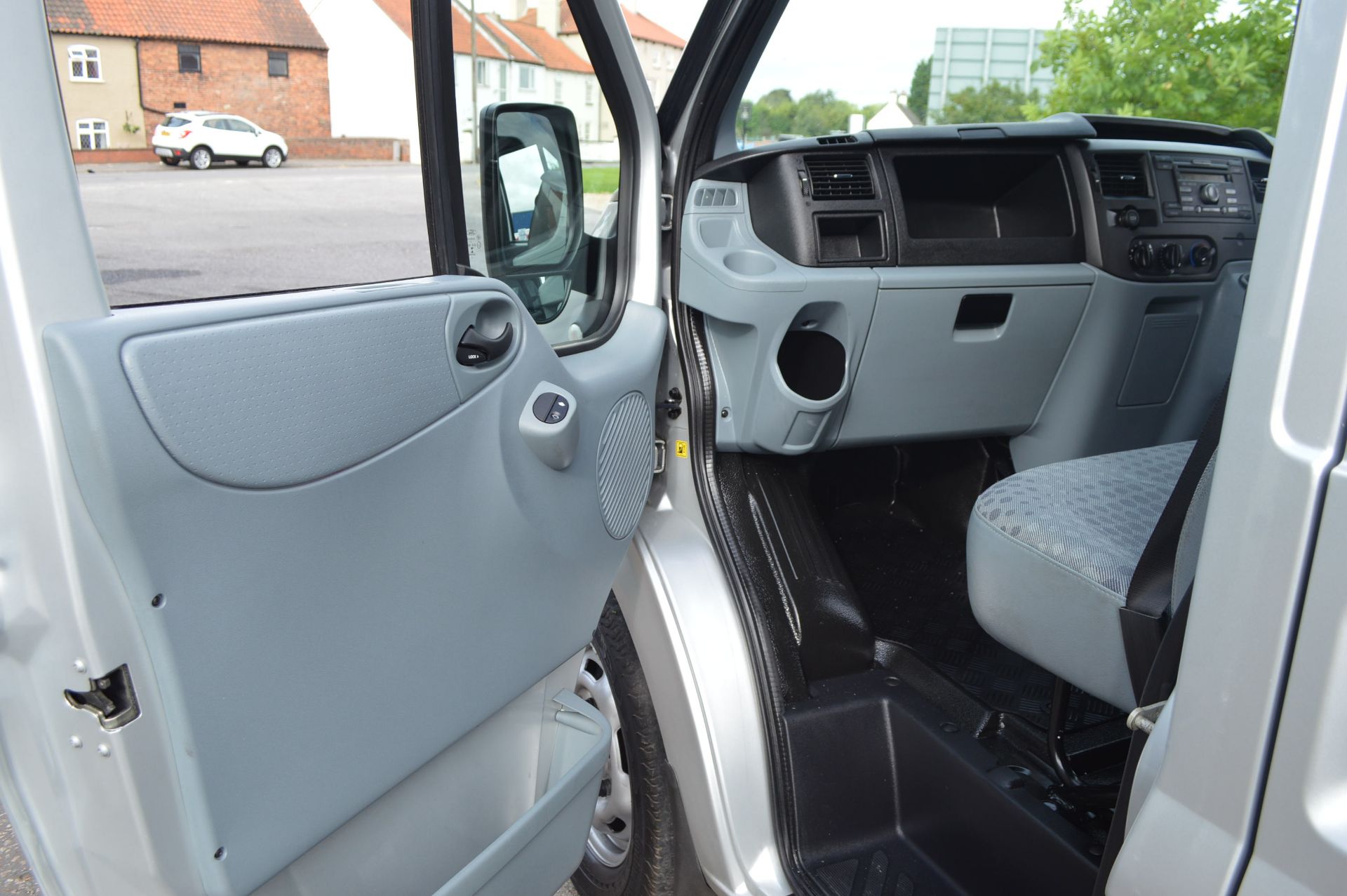 2013/63 REG FORD TRANSIT 125 T330 FWD - 1 OWNER FROM NEW, AIR CON, HEATED WINDSCREEN! *NO VAT* - Image 9 of 25