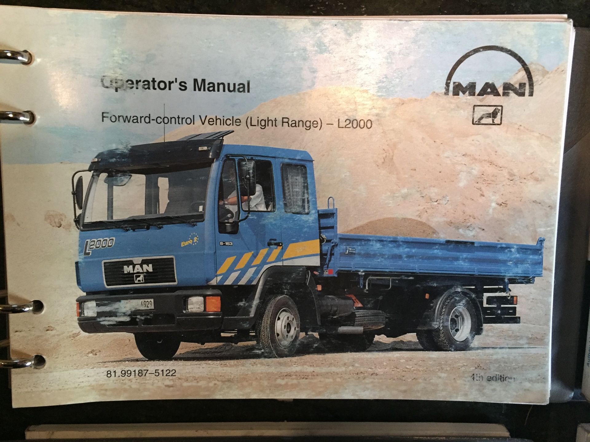 VARIOUS WORKSHOP OWNERS MANUALS RENAULT TRUCKS MERC ATEGO MANN CARGO - Image 4 of 8