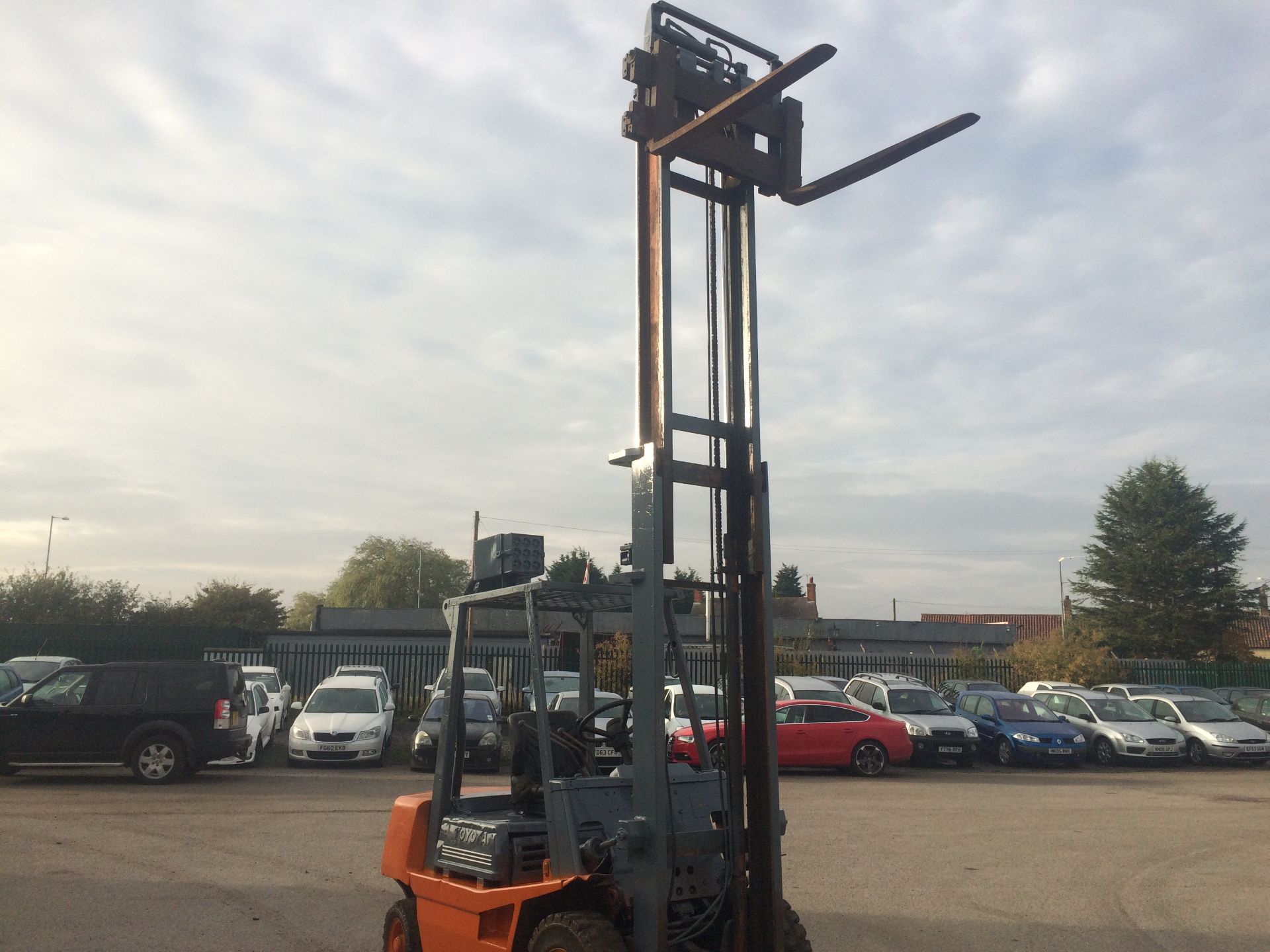 2 TONNE TOYOTA FORKLIFT, IN WORKING ORDER, STARTS RUNS & LIFTS *NO VAT* - Image 13 of 14