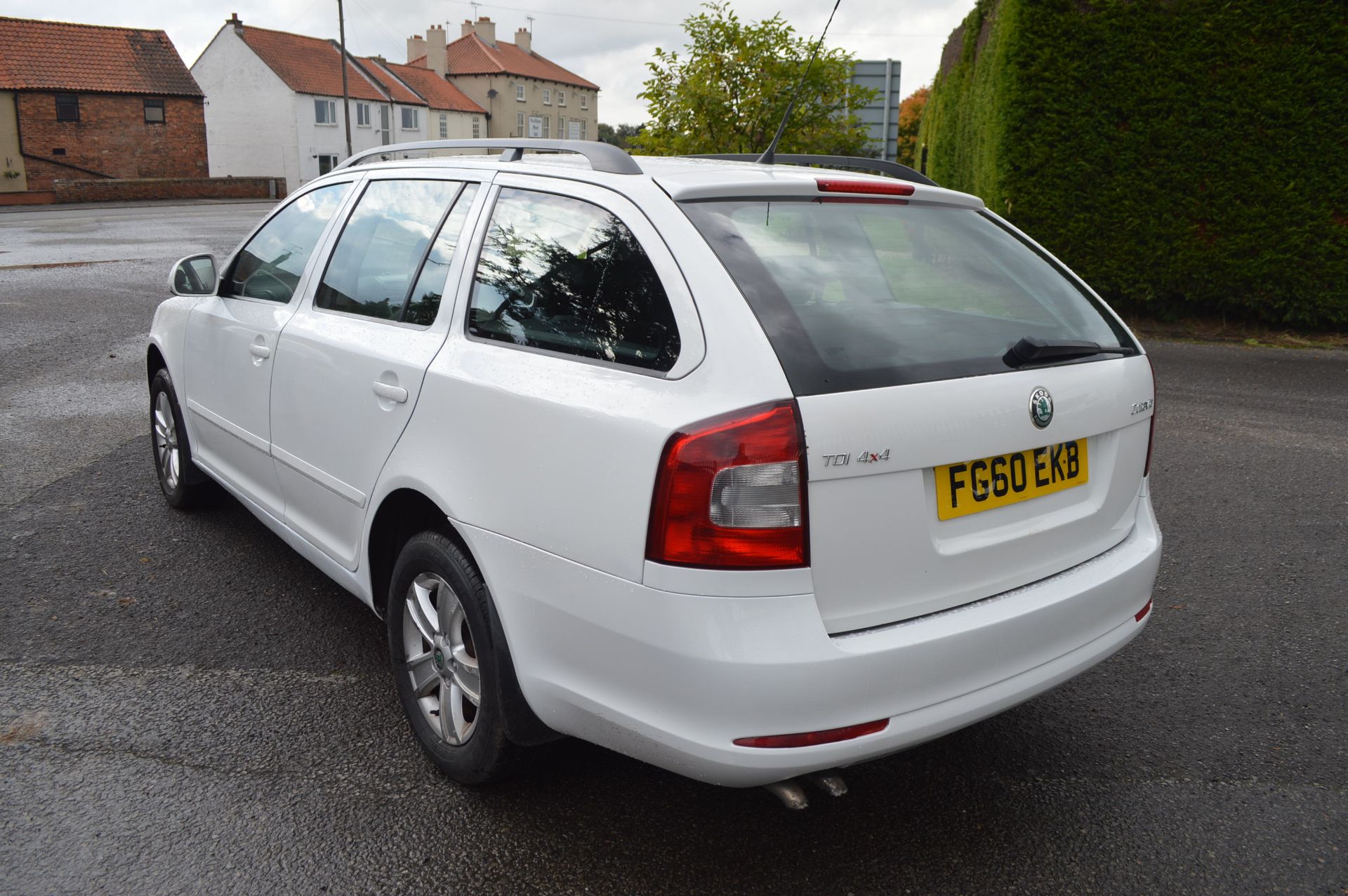 2010/60 REG SKODA OCTAVIA TDI 4X4 - SHOWING 2 FORMER KEEPERS *NO VAT* - Image 4 of 24