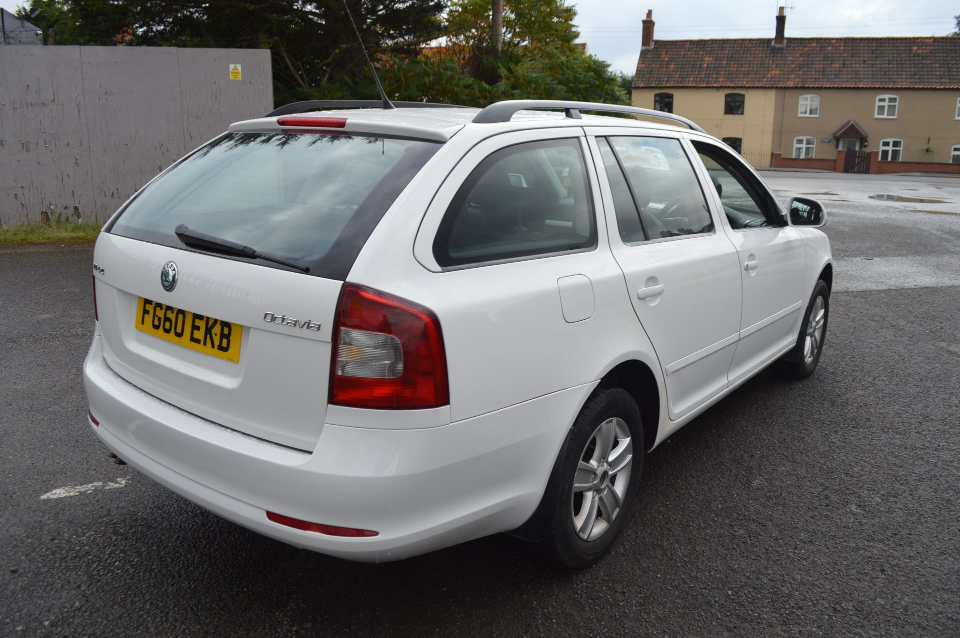 2010/60 REG SKODA OCTAVIA TDI 4X4 - SHOWING 2 FORMER KEEPERS *NO VAT* - Image 6 of 24