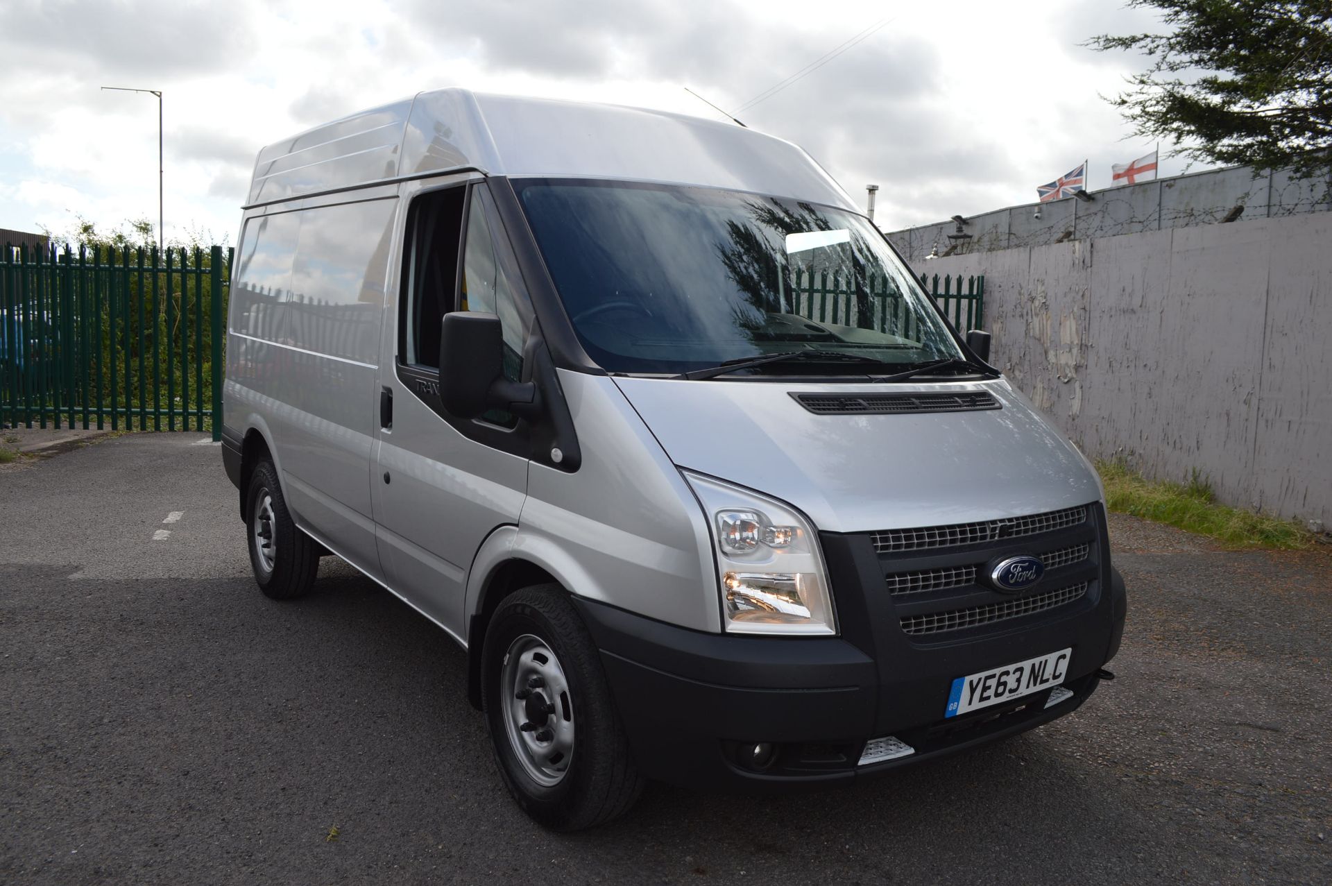 2013/63 REG FORD TRANSIT 125 T330 FWD - 1 OWNER FROM NEW, AIR CON, HEATED WINDSCREEN! *NO VAT*