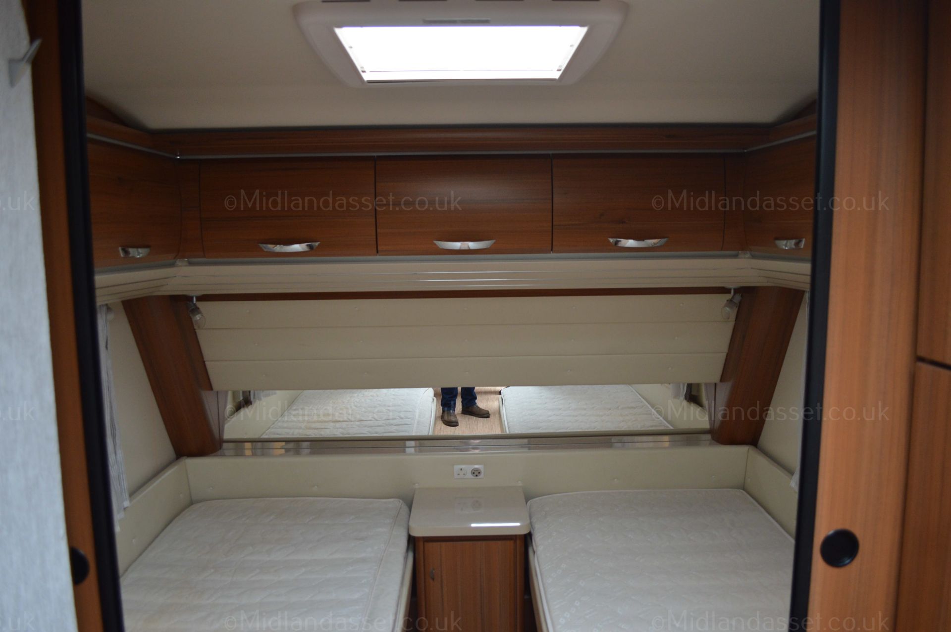 2013 HOBBY PREMIUM TWIN AXLE CARAVAN *NO VAT* - Image 13 of 26