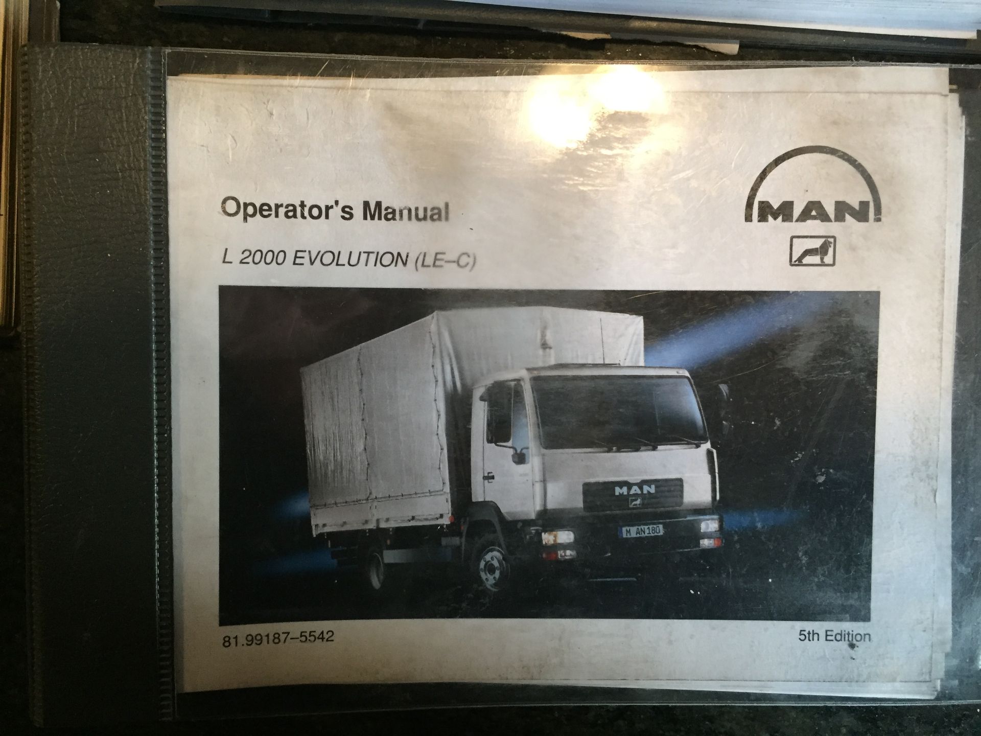 VARIOUS WORKSHOP OWNERS MANUALS RENAULT TRUCKS MERC ATEGO MANN CARGO - Image 5 of 8