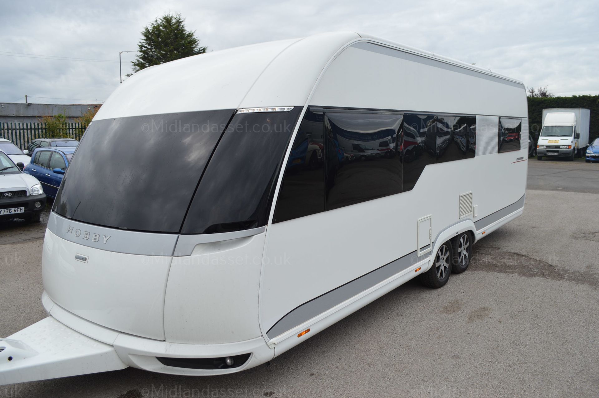 2013 HOBBY PREMIUM TWIN AXLE CARAVAN *NO VAT* - Image 5 of 26