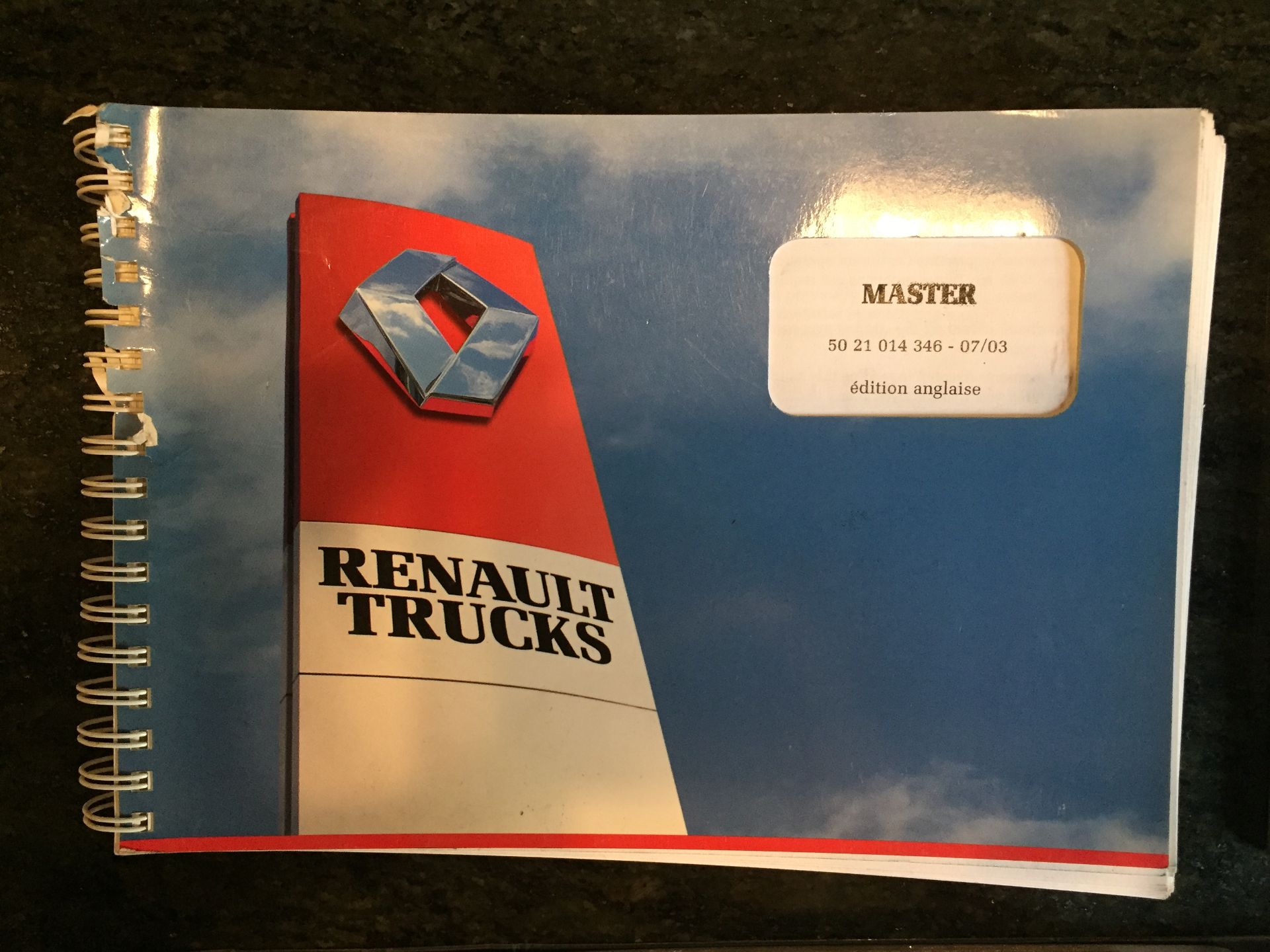 VARIOUS WORKSHOP OWNERS MANUALS RENAULT TRUCKS MERC ATEGO MANN CARGO - Image 3 of 8